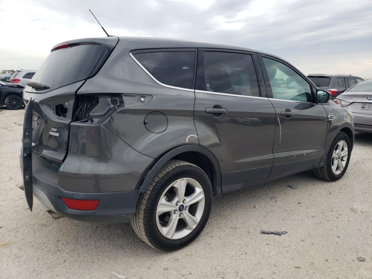 Photo 2 VIN: 1FMCU9GX3FUB06223 - FORD ESCAPE 