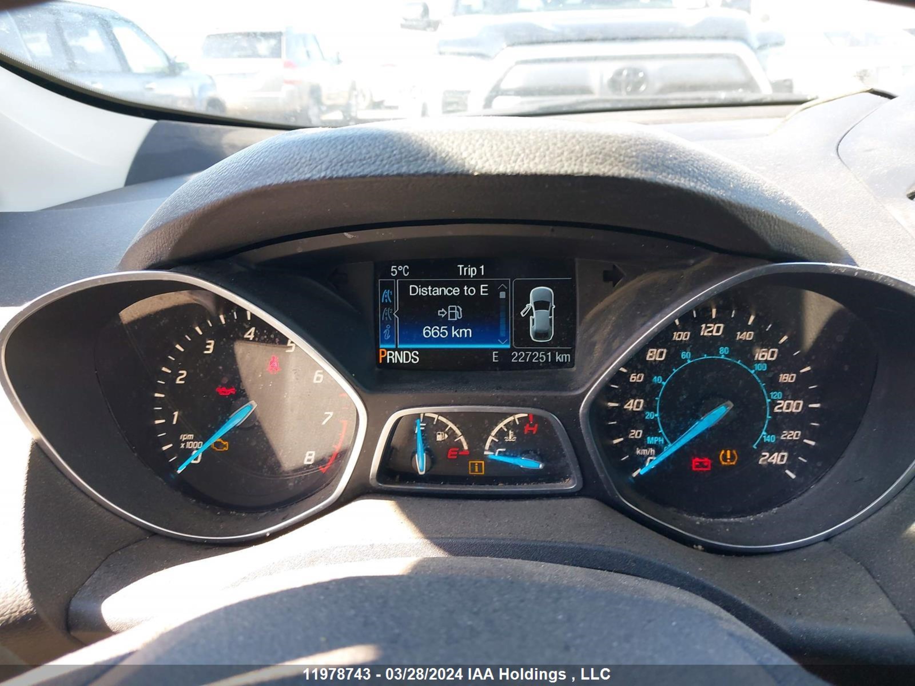 Photo 6 VIN: 1FMCU9GX4FUA85348 - FORD ESCAPE 