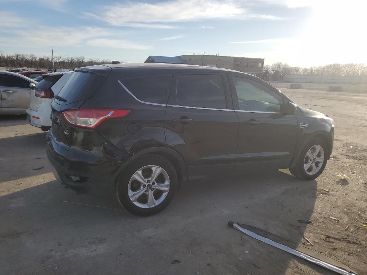 Photo 2 VIN: 1FMCU9GX4FUC75991 - FORD ESCAPE 