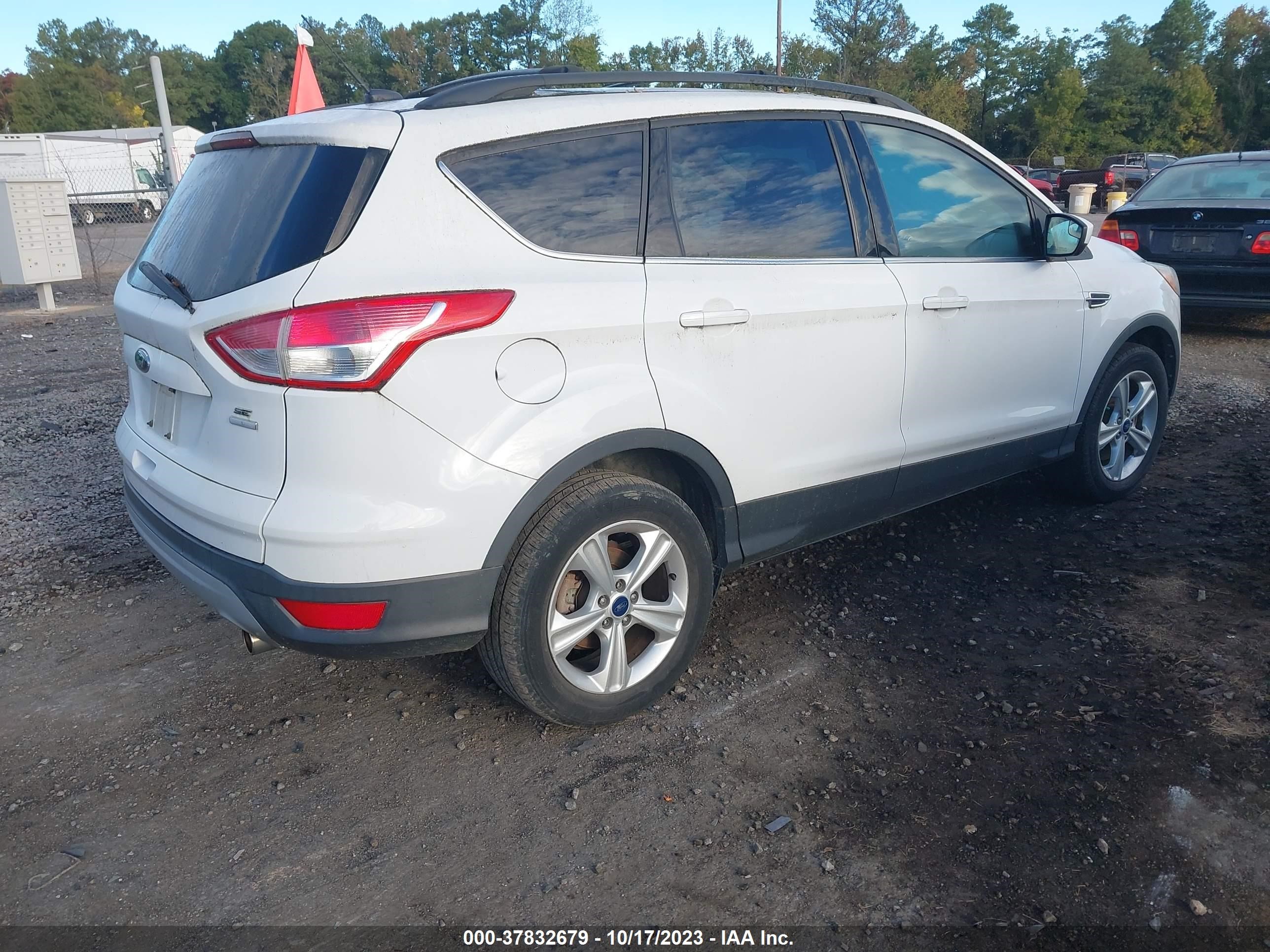 Photo 3 VIN: 1FMCU9GX5DUB05975 - FORD ESCAPE 