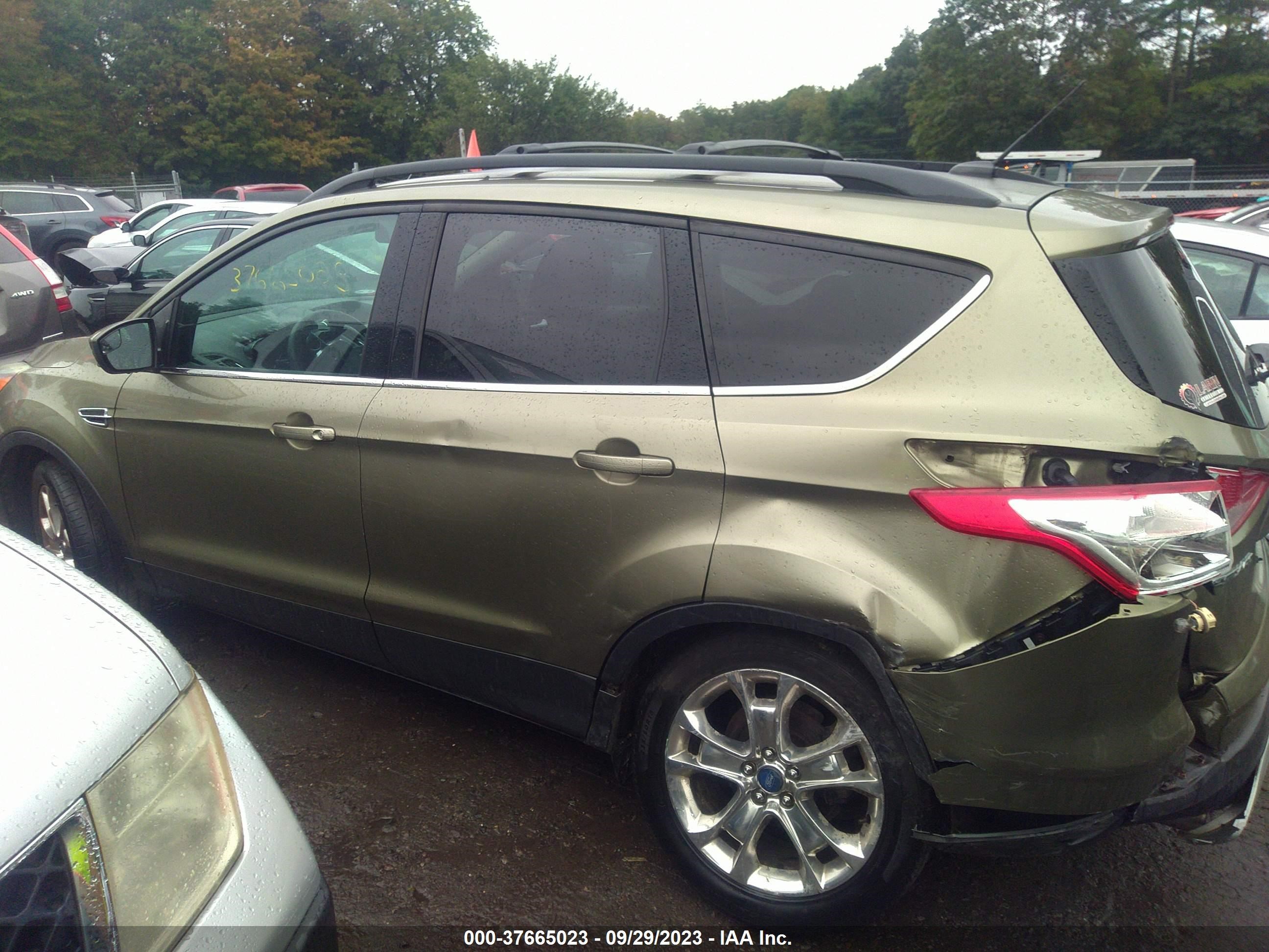 Photo 2 VIN: 1FMCU9GX7DUC18326 - FORD ESCAPE 