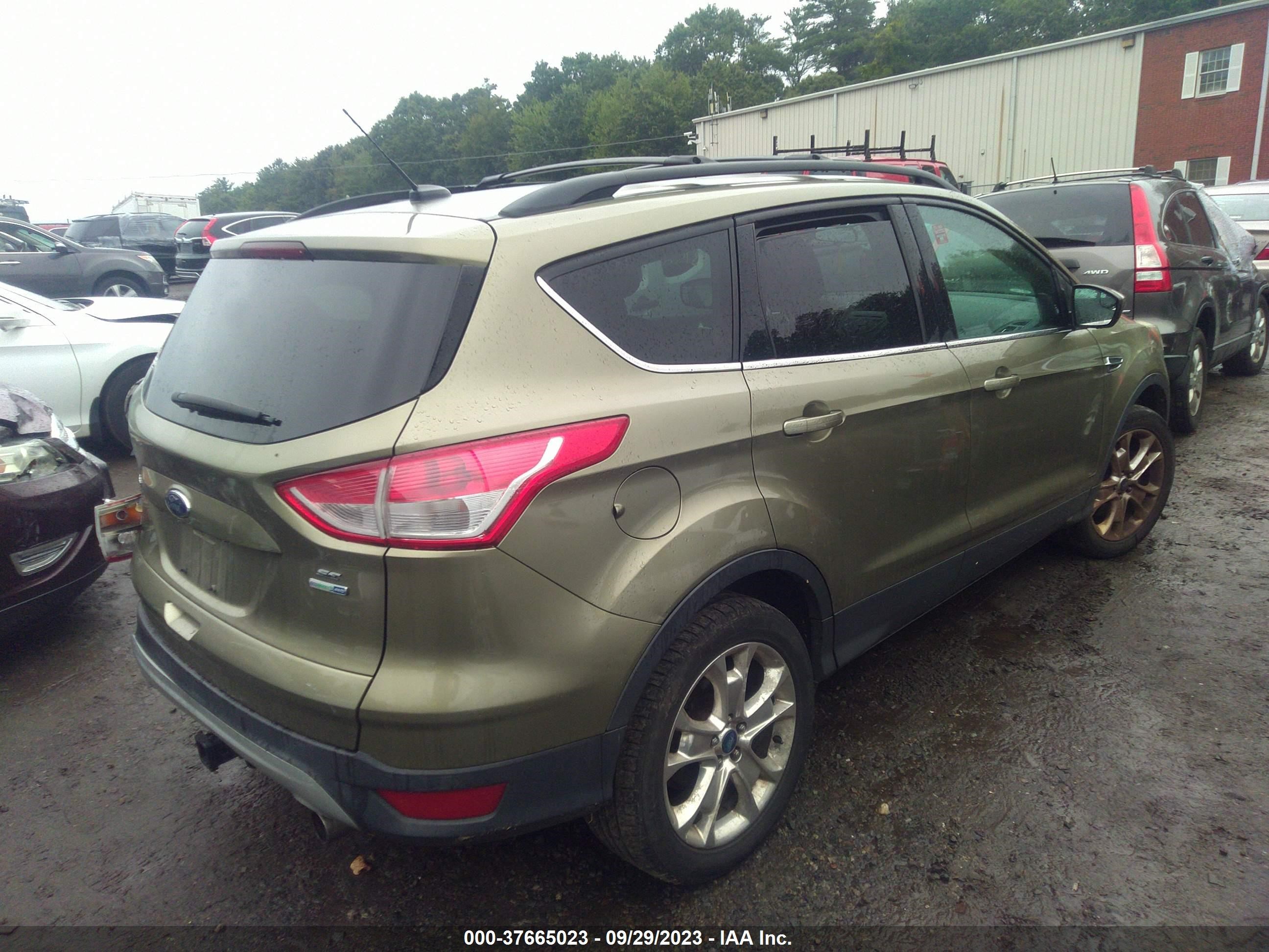 Photo 3 VIN: 1FMCU9GX7DUC18326 - FORD ESCAPE 