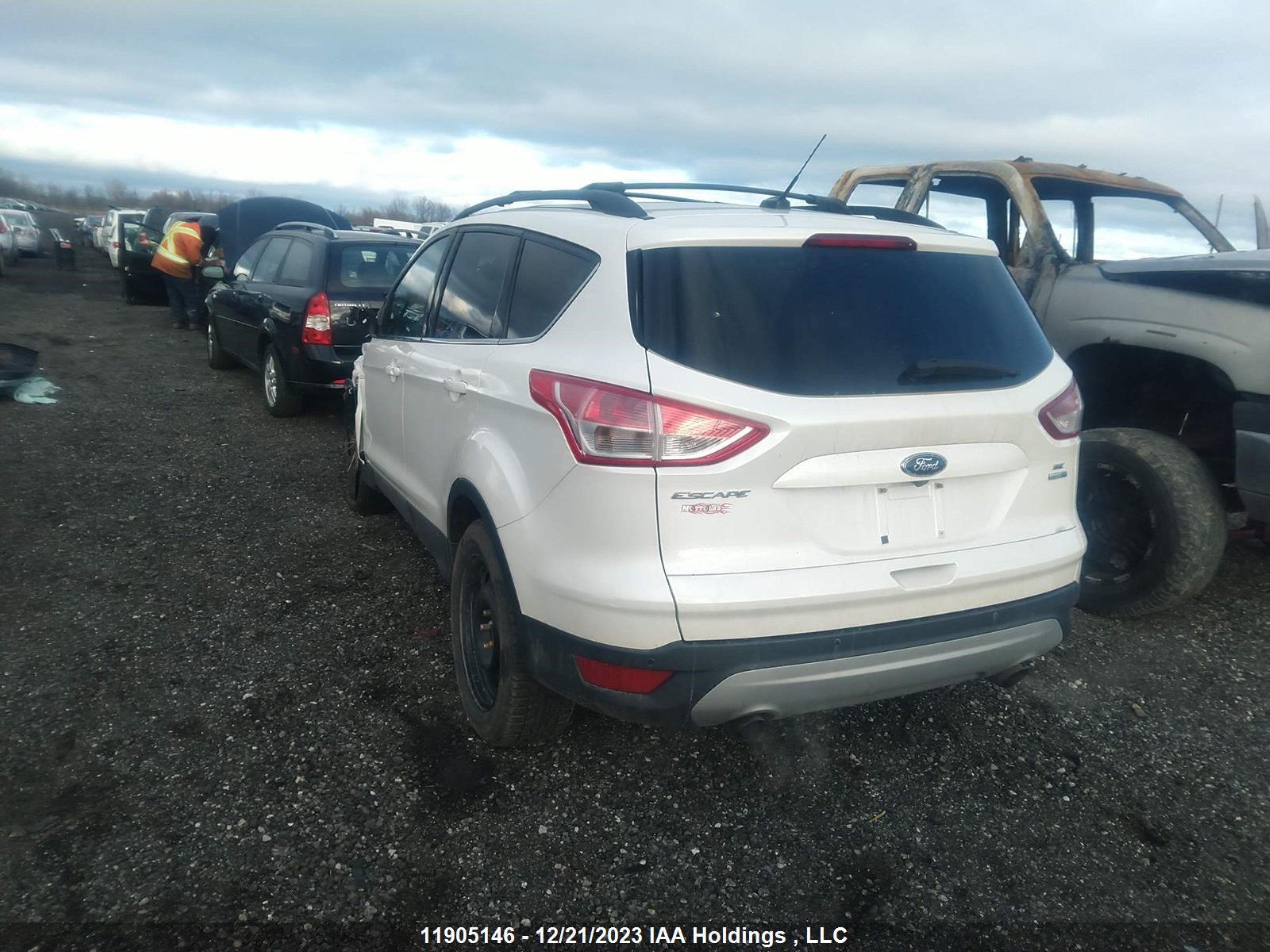 Photo 2 VIN: 1FMCU9GX7EUE15515 - FORD ESCAPE 