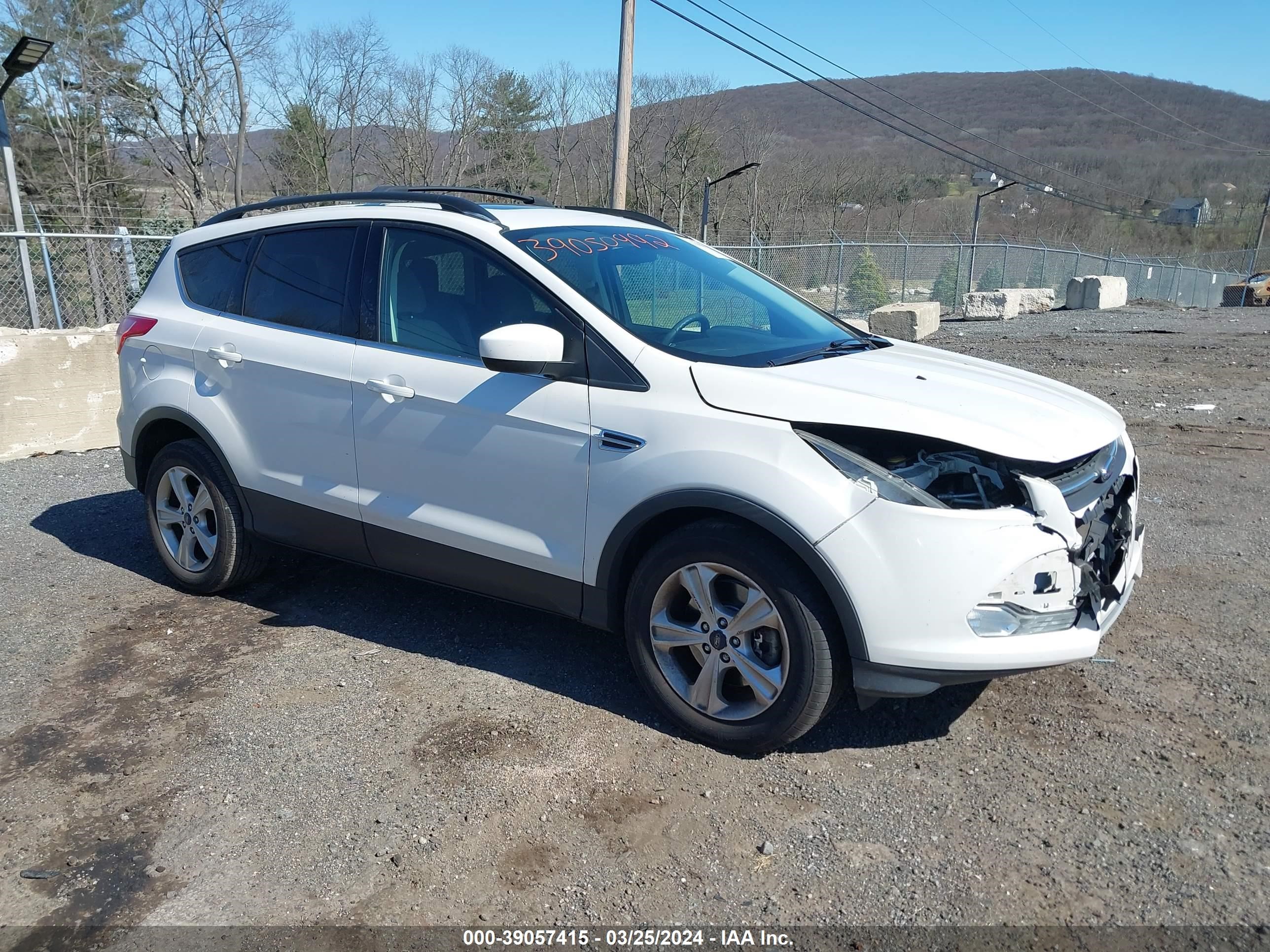 Photo 0 VIN: 1FMCU9GX7FUC53225 - FORD ESCAPE 