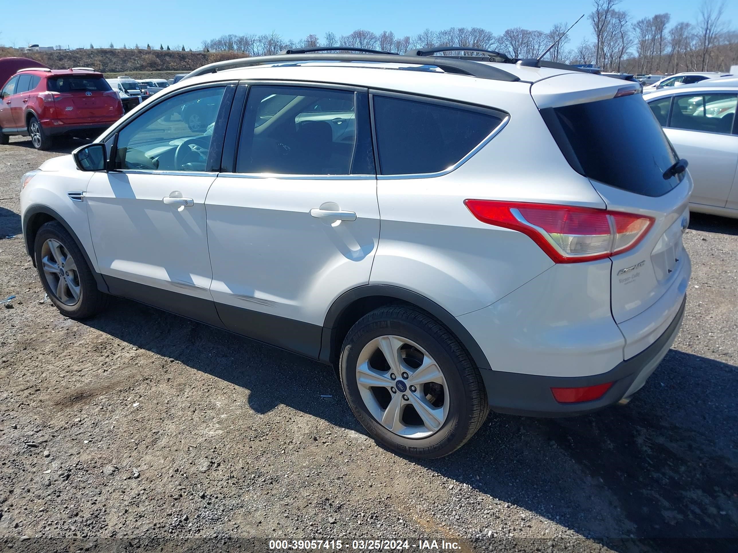 Photo 2 VIN: 1FMCU9GX7FUC53225 - FORD ESCAPE 