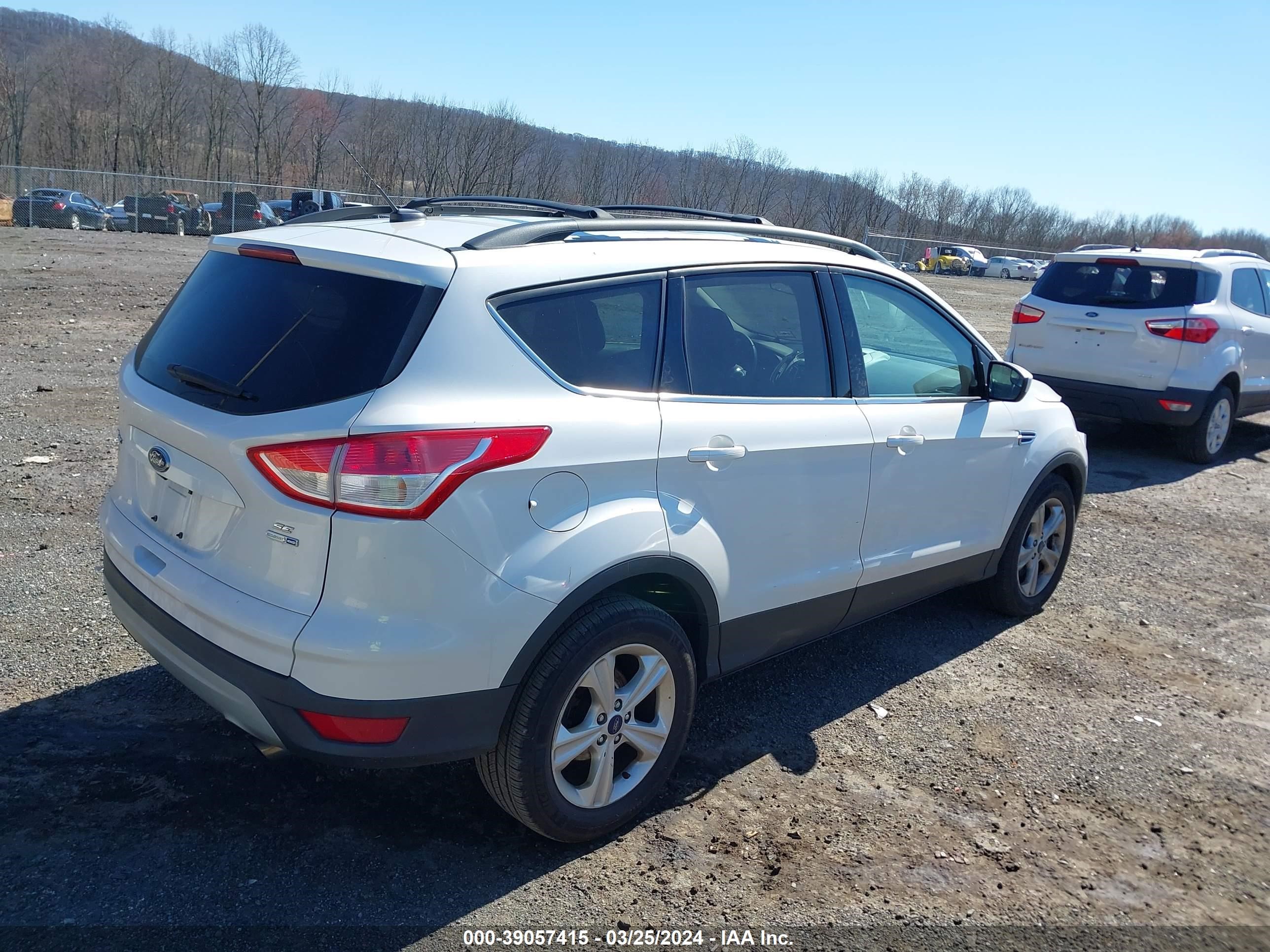 Photo 3 VIN: 1FMCU9GX7FUC53225 - FORD ESCAPE 