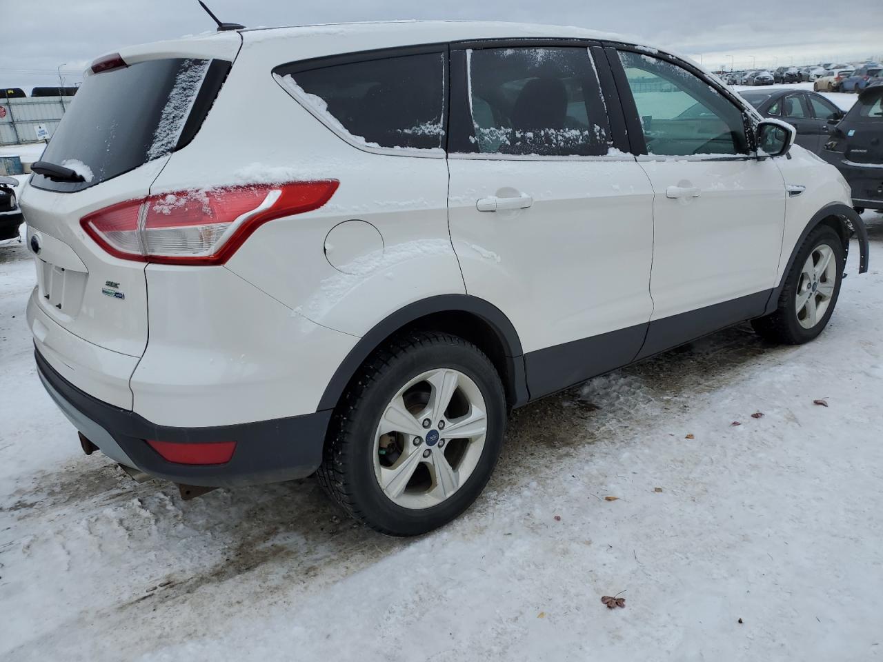 Photo 2 VIN: 1FMCU9GX8EUC39901 - FORD ESCAPE 