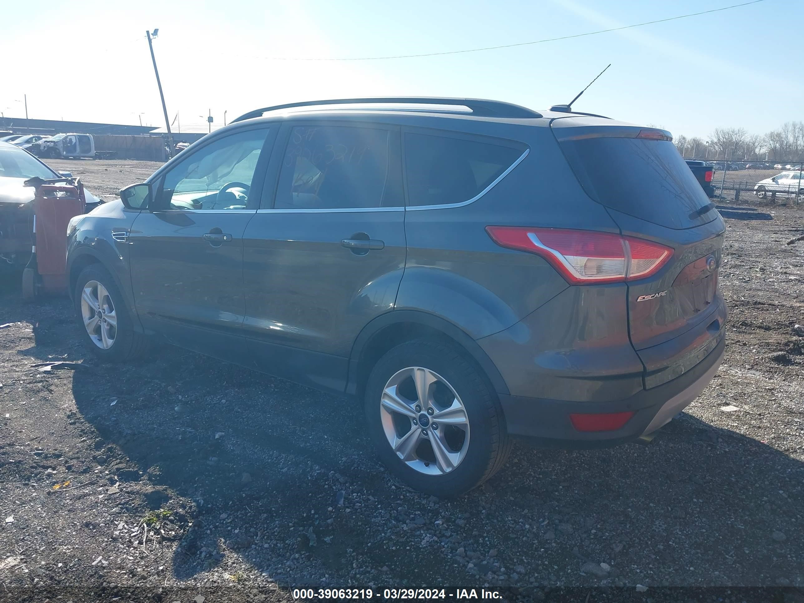 Photo 2 VIN: 1FMCU9GX8GUA64620 - FORD ESCAPE 