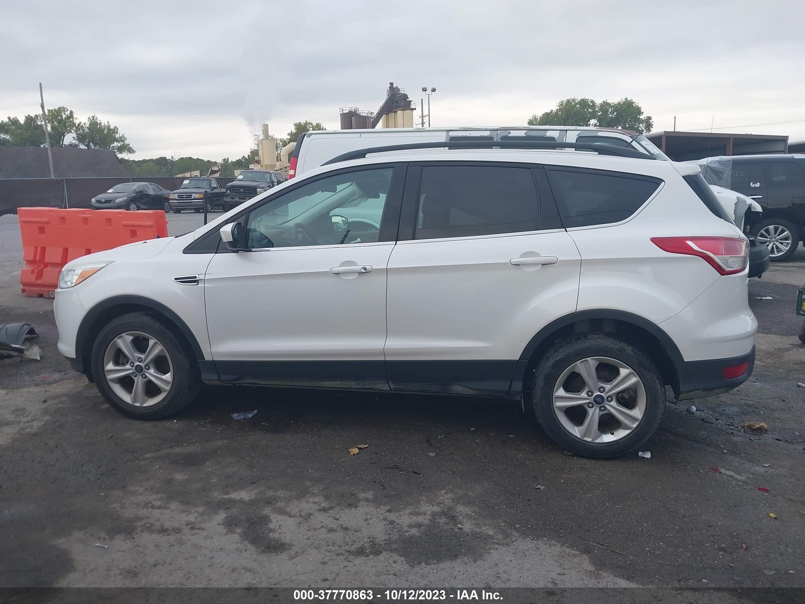 Photo 13 VIN: 1FMCU9GX9EUB45638 - FORD ESCAPE 