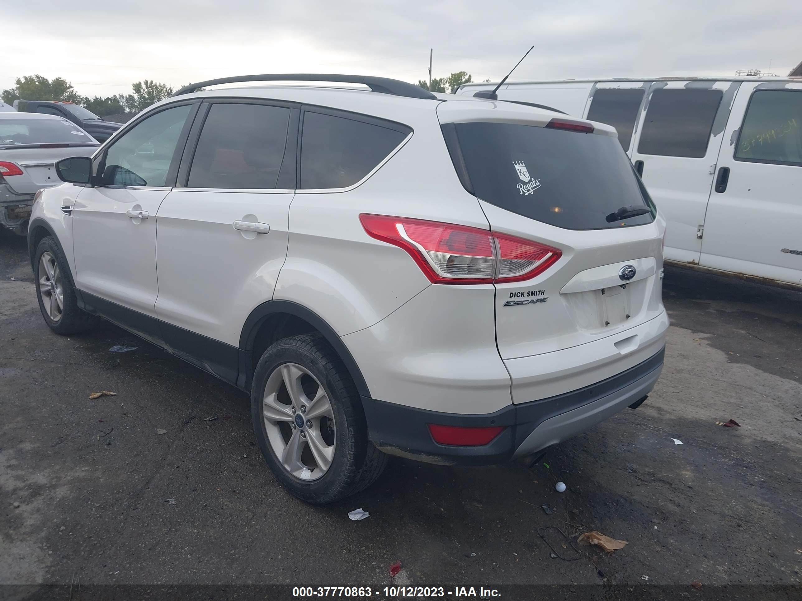 Photo 2 VIN: 1FMCU9GX9EUB45638 - FORD ESCAPE 