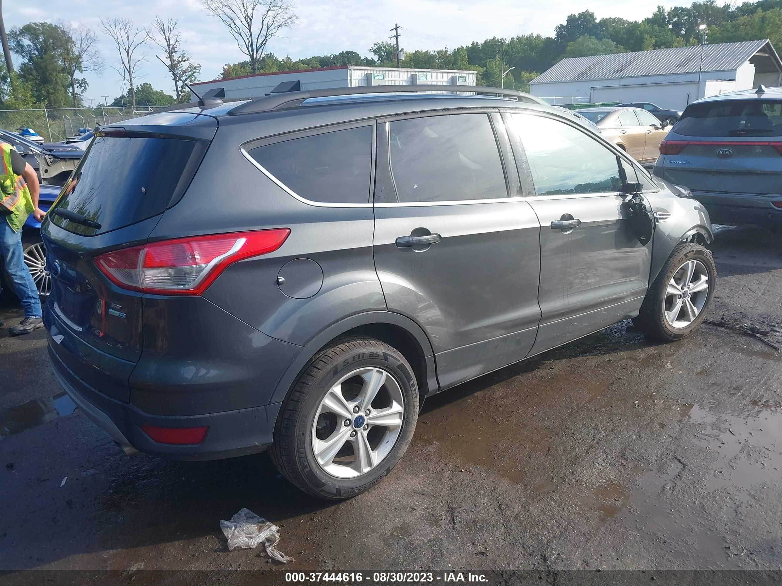 Photo 3 VIN: 1FMCU9GXXGUA05021 - FORD ESCAPE 