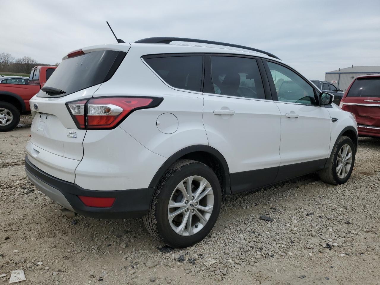 Photo 2 VIN: 1FMCU9H95JUB32783 - FORD ESCAPE 