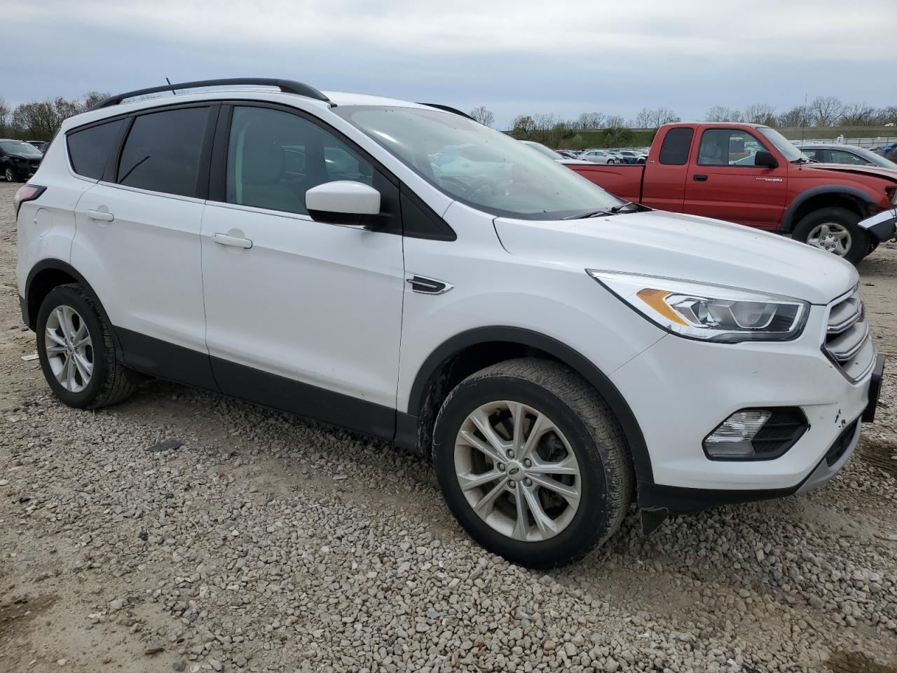 Photo 3 VIN: 1FMCU9H95JUB32783 - FORD ESCAPE 