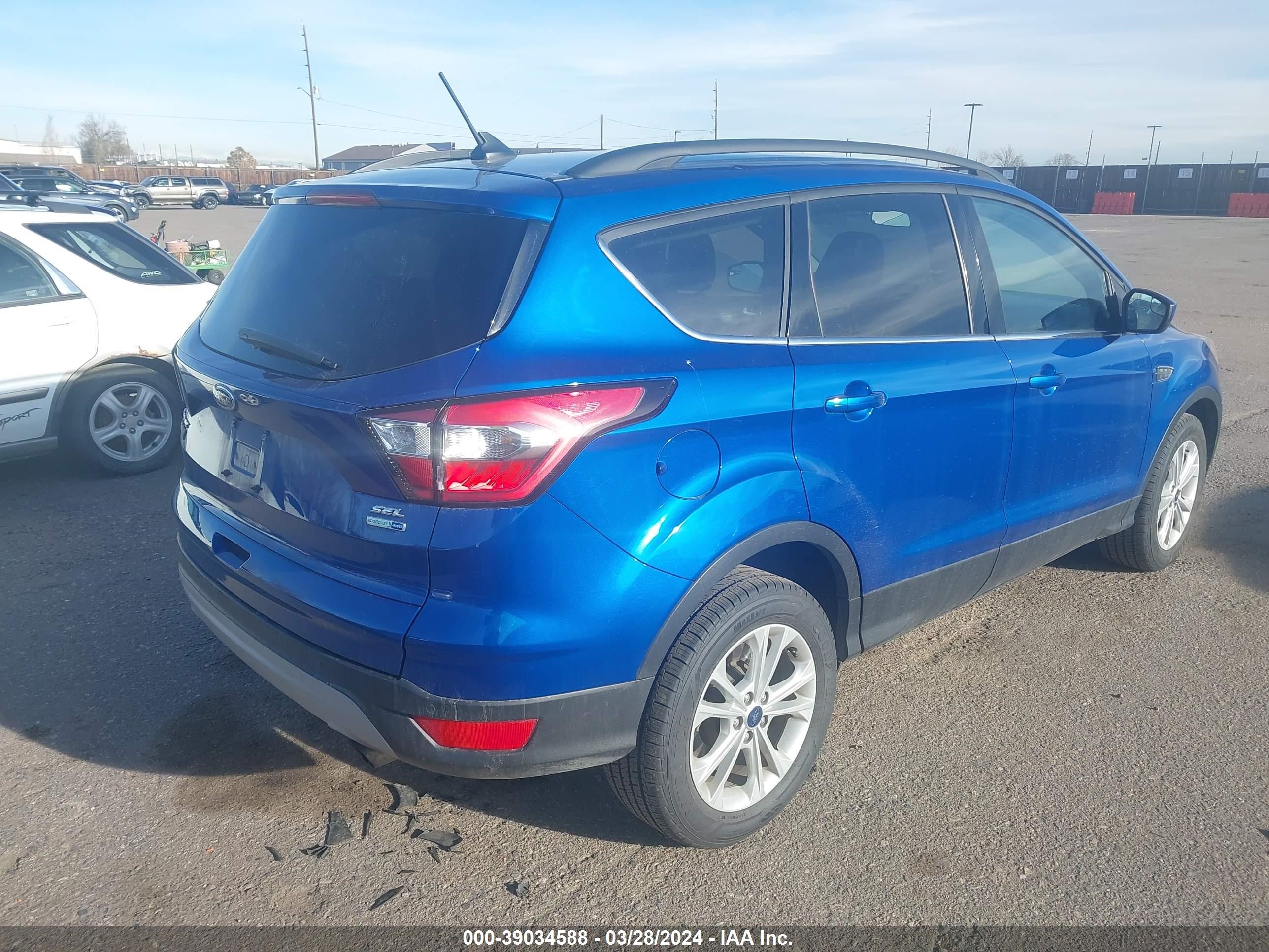 Photo 3 VIN: 1FMCU9HD1JUB43493 - FORD ESCAPE 