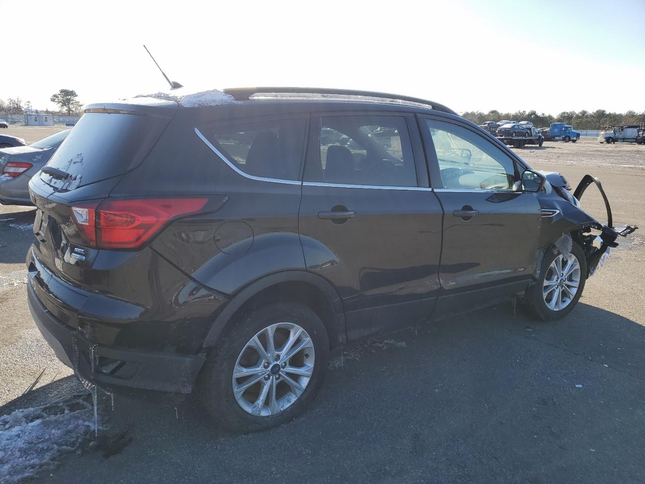 Photo 2 VIN: 1FMCU9HD5KUA77810 - FORD ESCAPE 