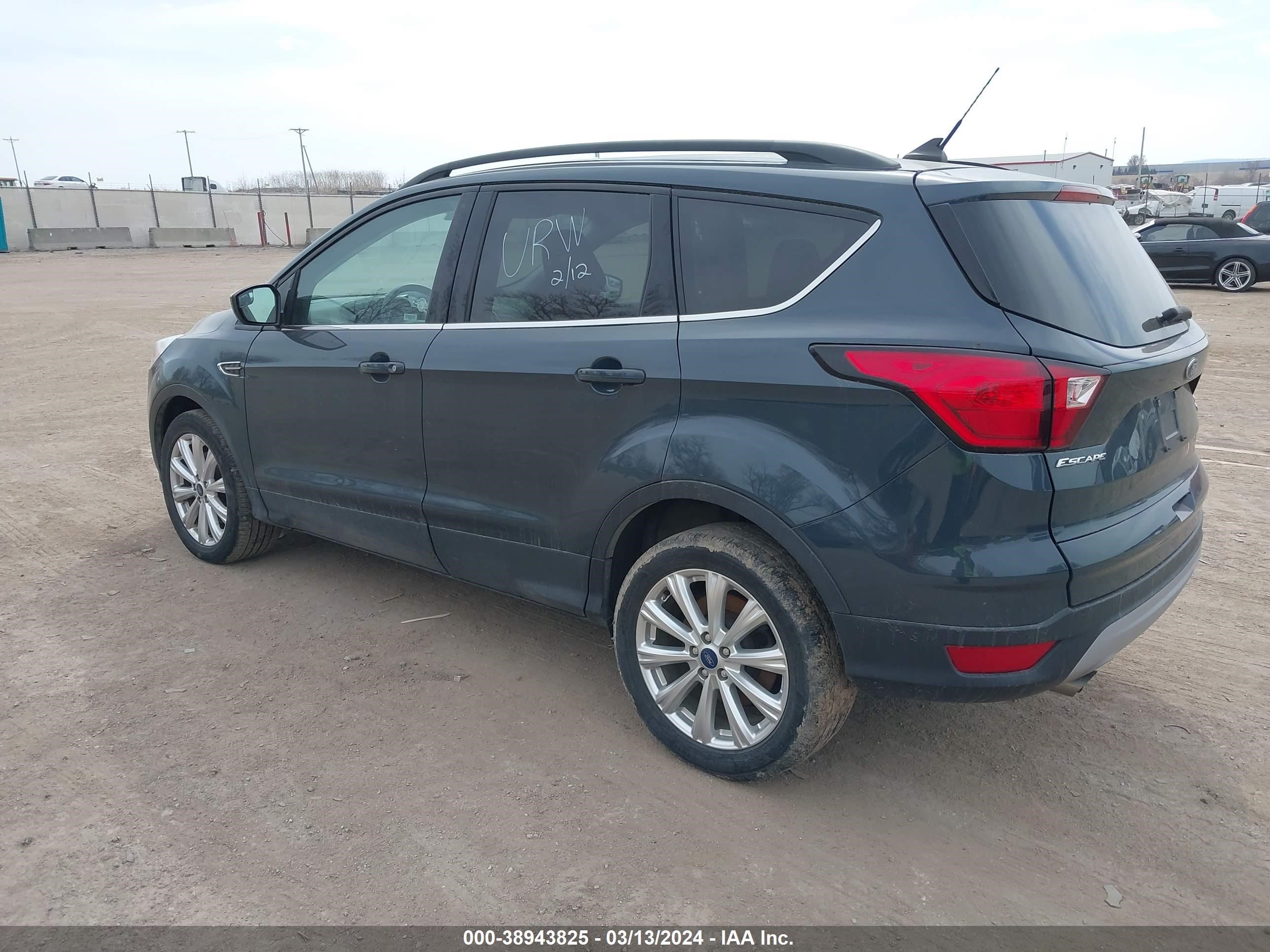 Photo 2 VIN: 1FMCU9HD5KUA86569 - FORD ESCAPE 