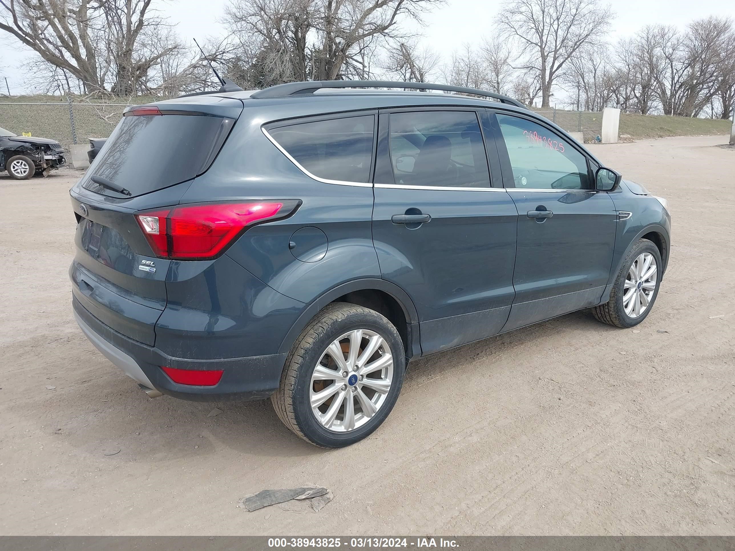 Photo 3 VIN: 1FMCU9HD5KUA86569 - FORD ESCAPE 