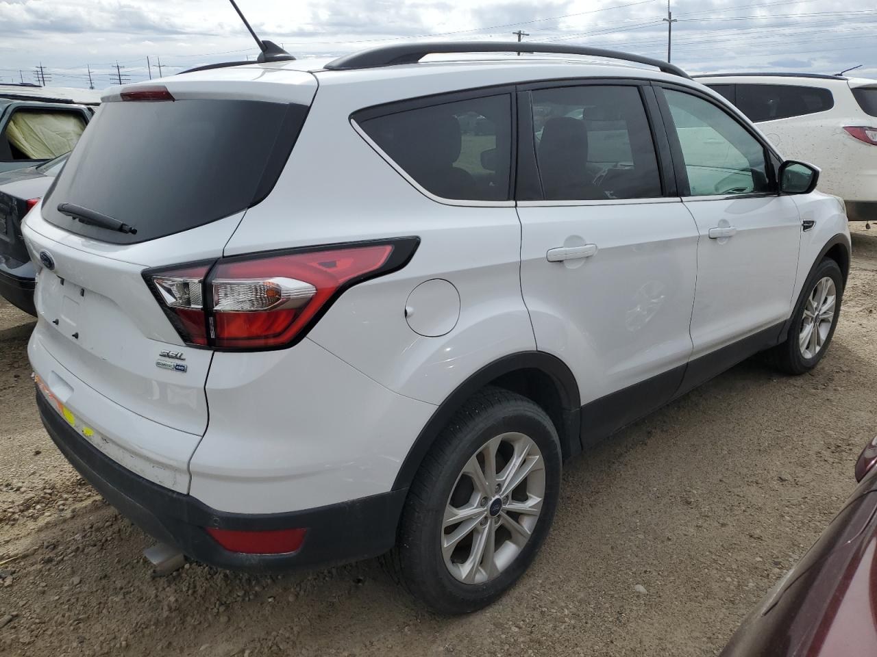 Photo 2 VIN: 1FMCU9HD7JUA44225 - FORD ESCAPE 