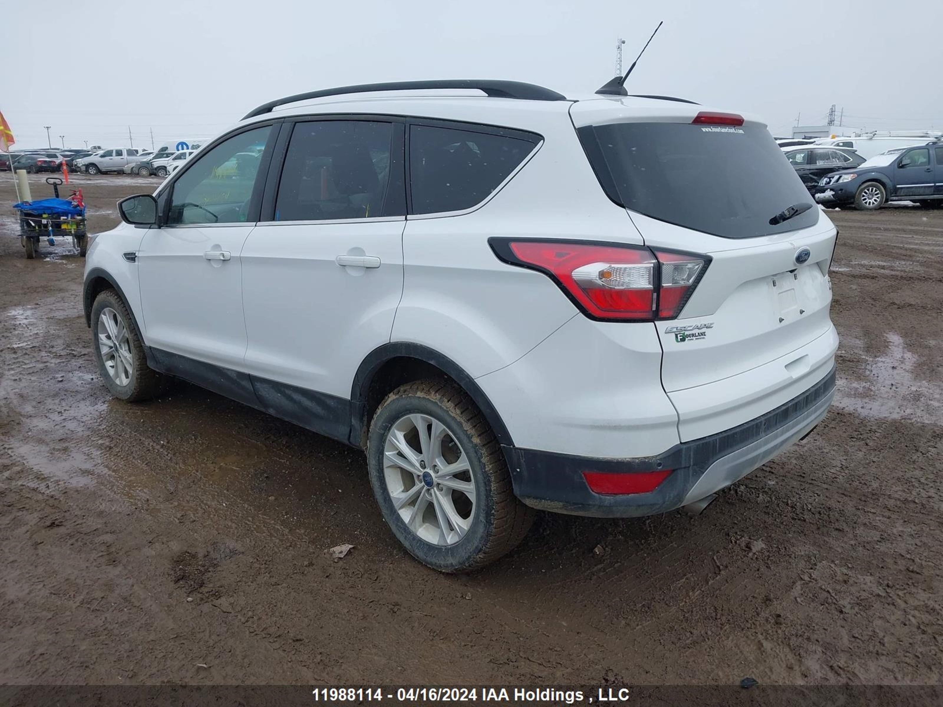 Photo 2 VIN: 1FMCU9HD9JUC23432 - FORD ESCAPE 