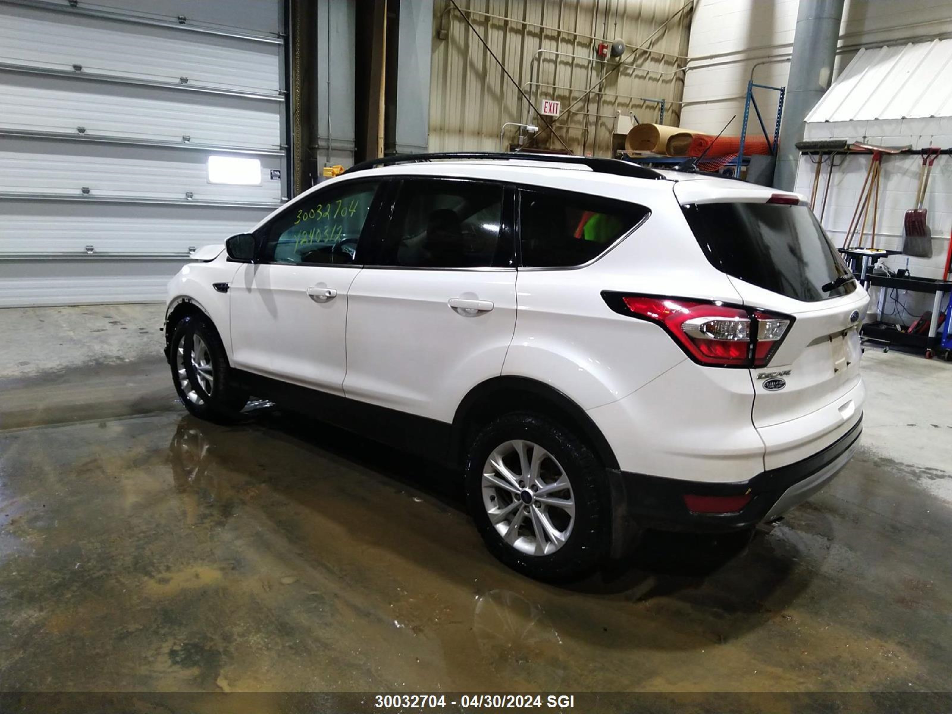 Photo 2 VIN: 1FMCU9HD9JUC97076 - FORD ESCAPE 