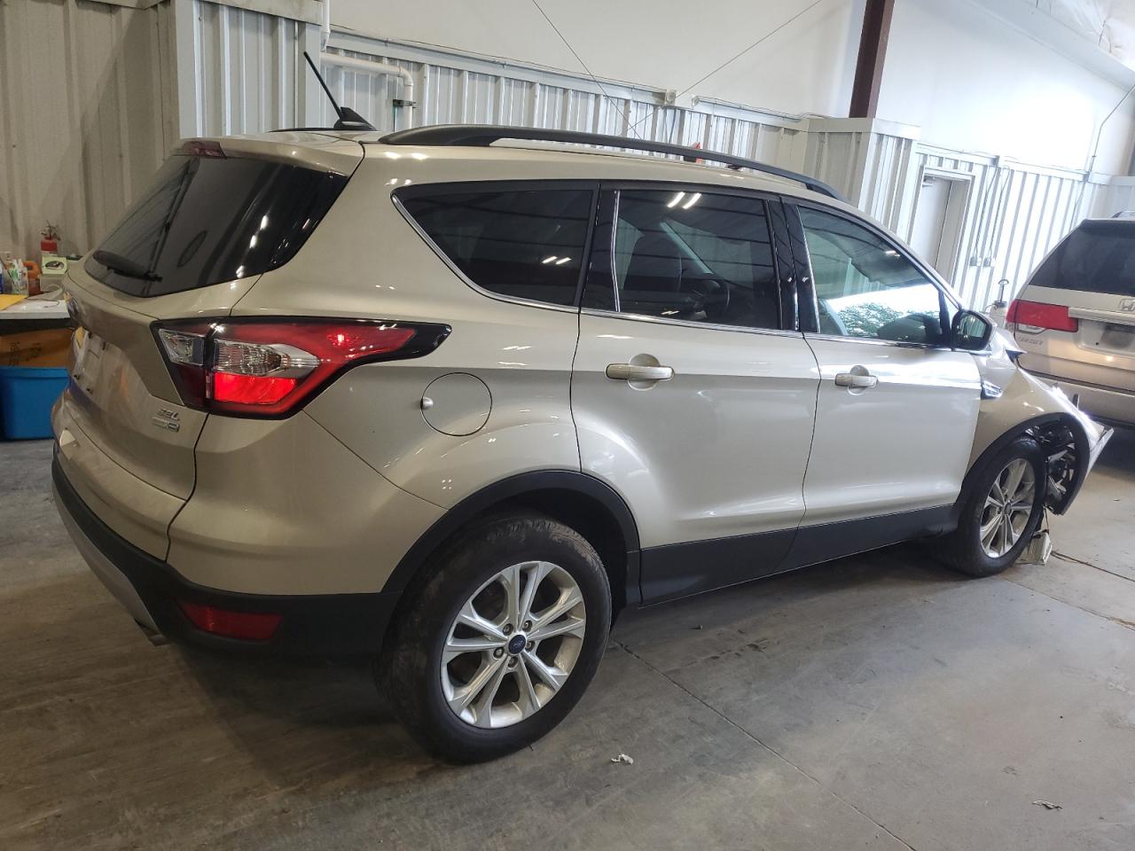 Photo 2 VIN: 1FMCU9HDXJUA34112 - FORD ESCAPE 