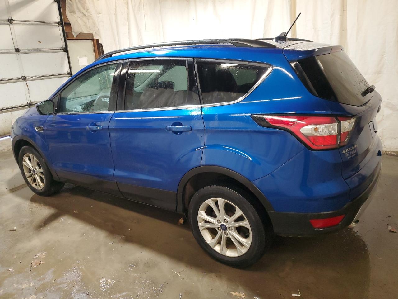 Photo 1 VIN: 1FMCU9HDXJUB07866 - FORD ESCAPE 