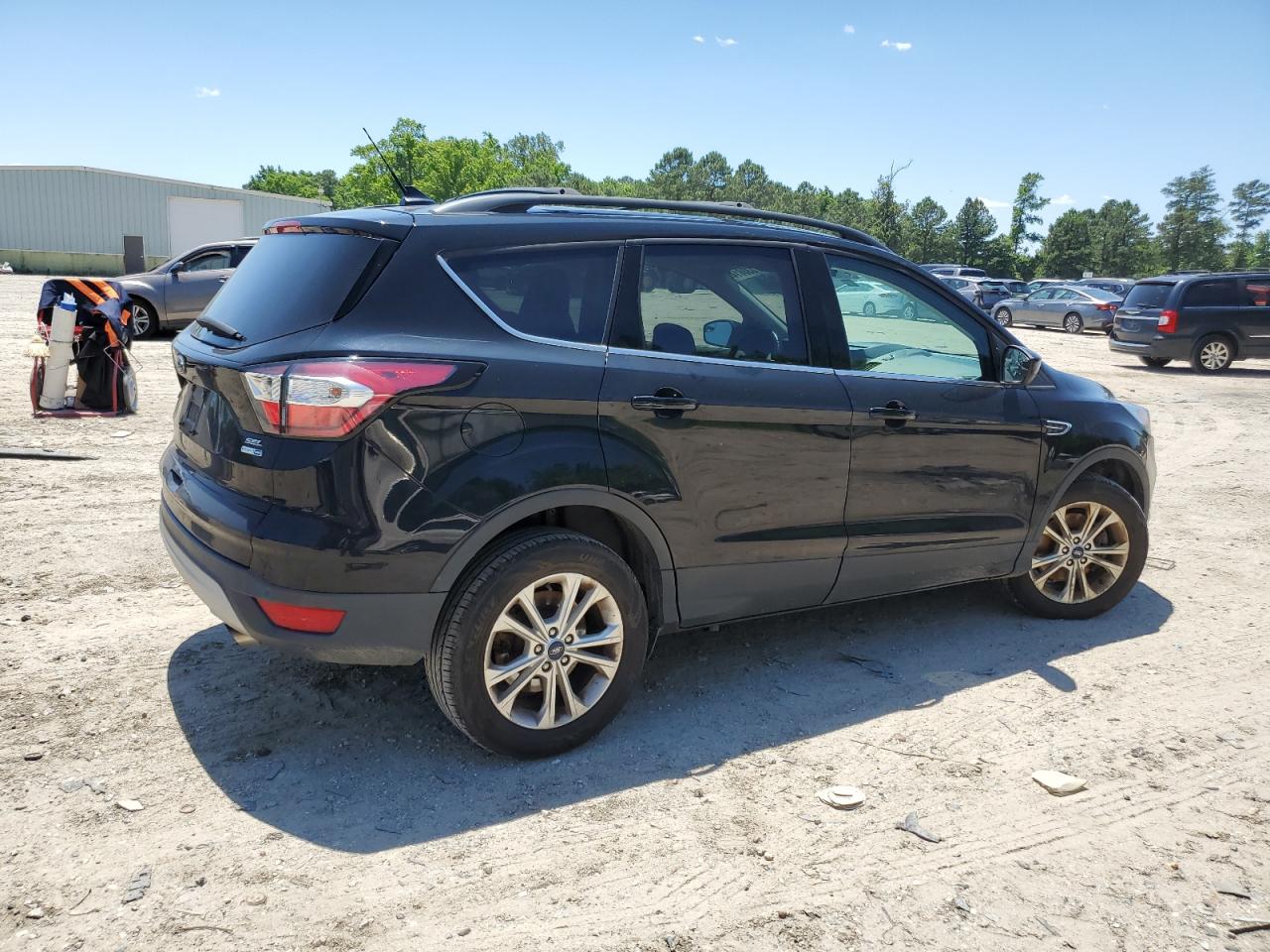 Photo 2 VIN: 1FMCU9HDXJUB86889 - FORD ESCAPE 