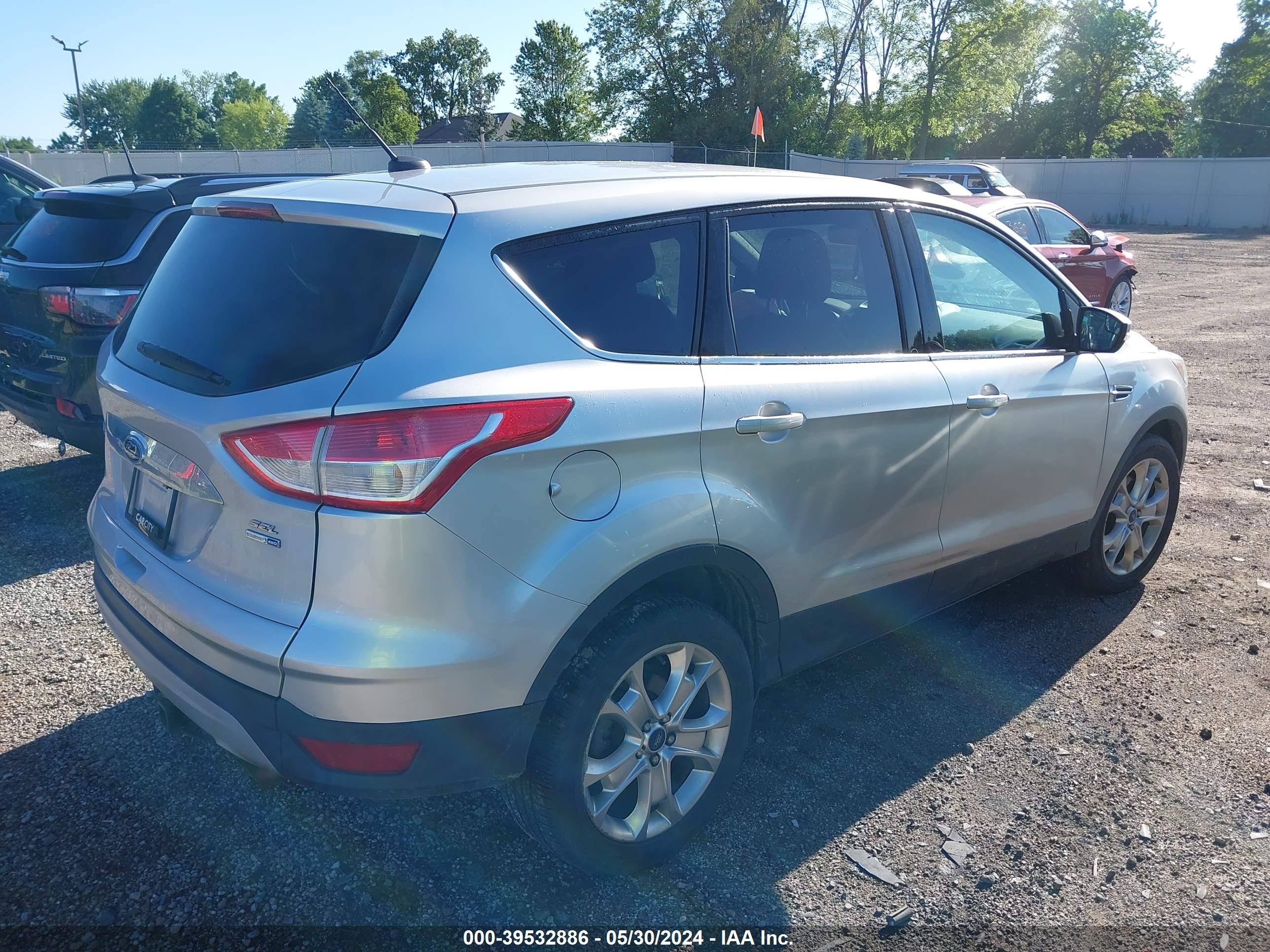 Photo 3 VIN: 1FMCU9HX4DUD72054 - FORD ESCAPE 