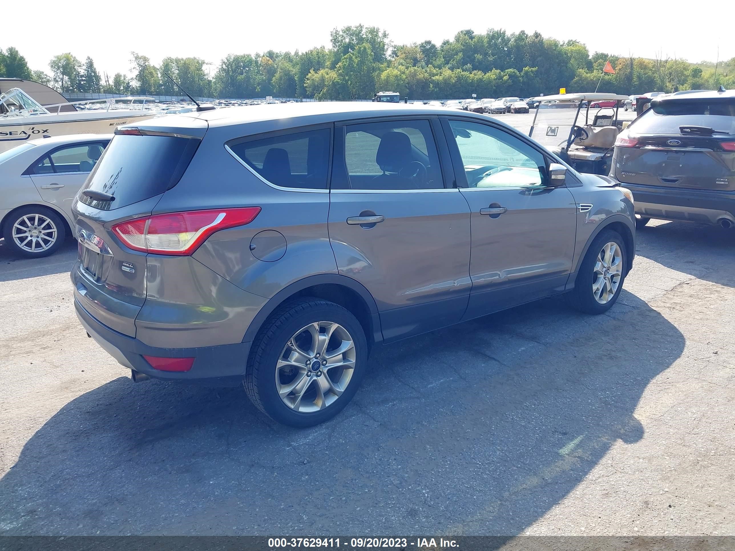 Photo 3 VIN: 1FMCU9HXXDUC60231 - FORD ESCAPE 