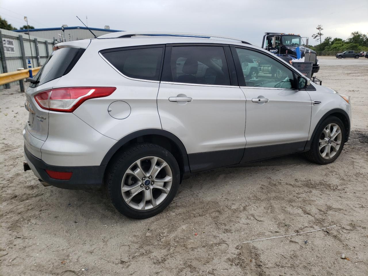 Photo 2 VIN: 1FMCU9J90FUA58559 - FORD ESCAPE 