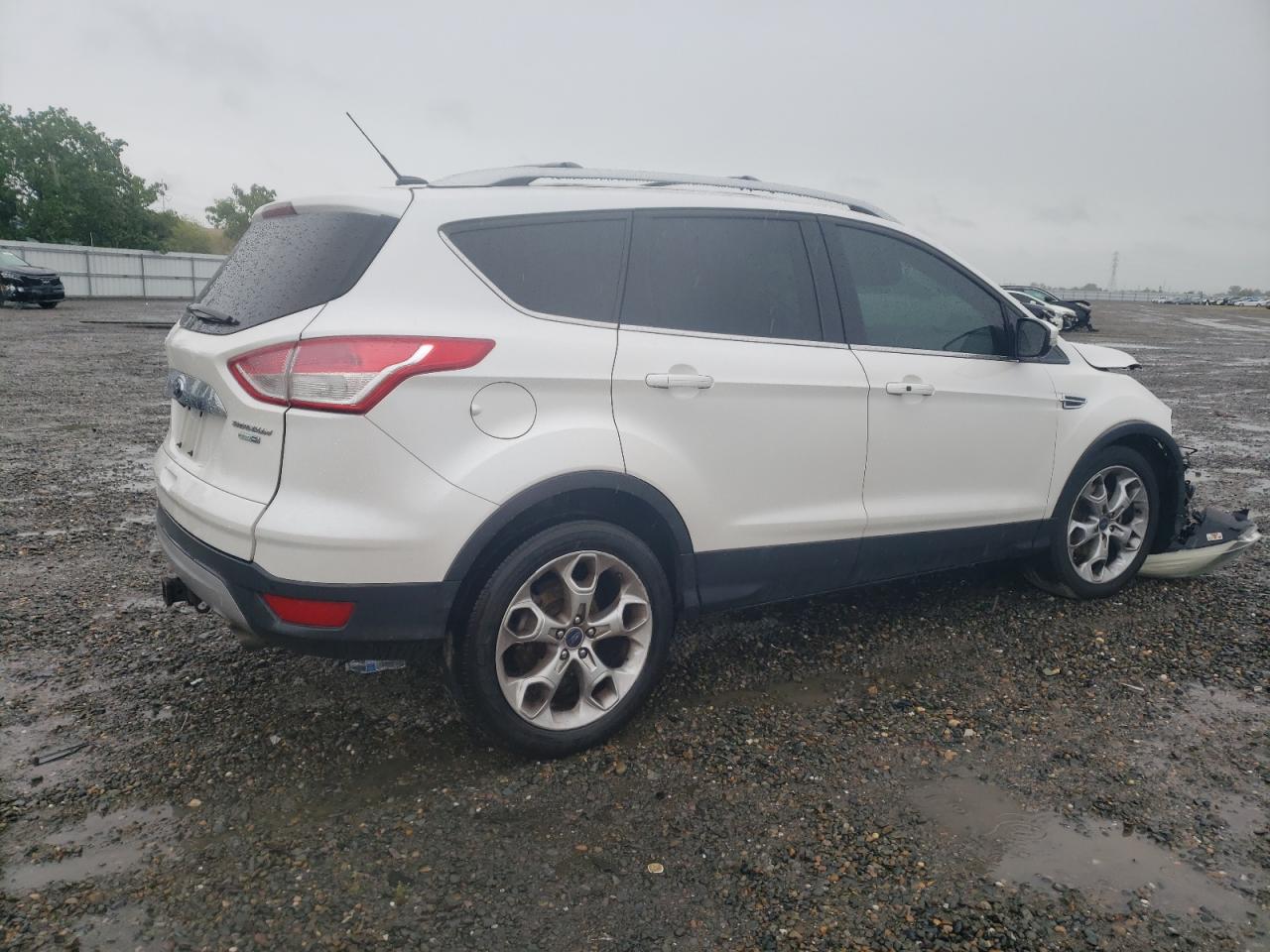 Photo 2 VIN: 1FMCU9J90FUC89381 - FORD ESCAPE 