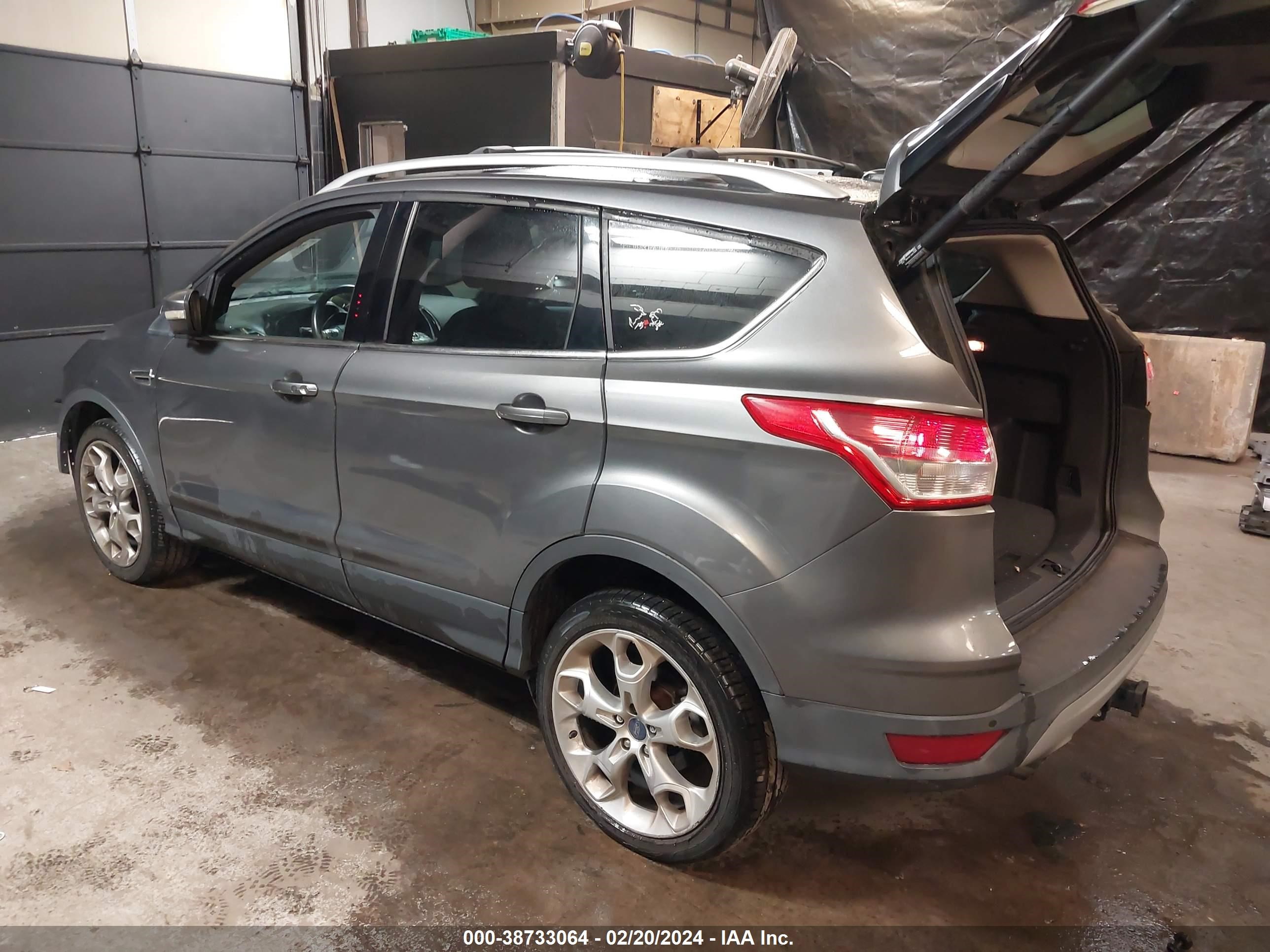 Photo 2 VIN: 1FMCU9J91DUD47592 - FORD ESCAPE 