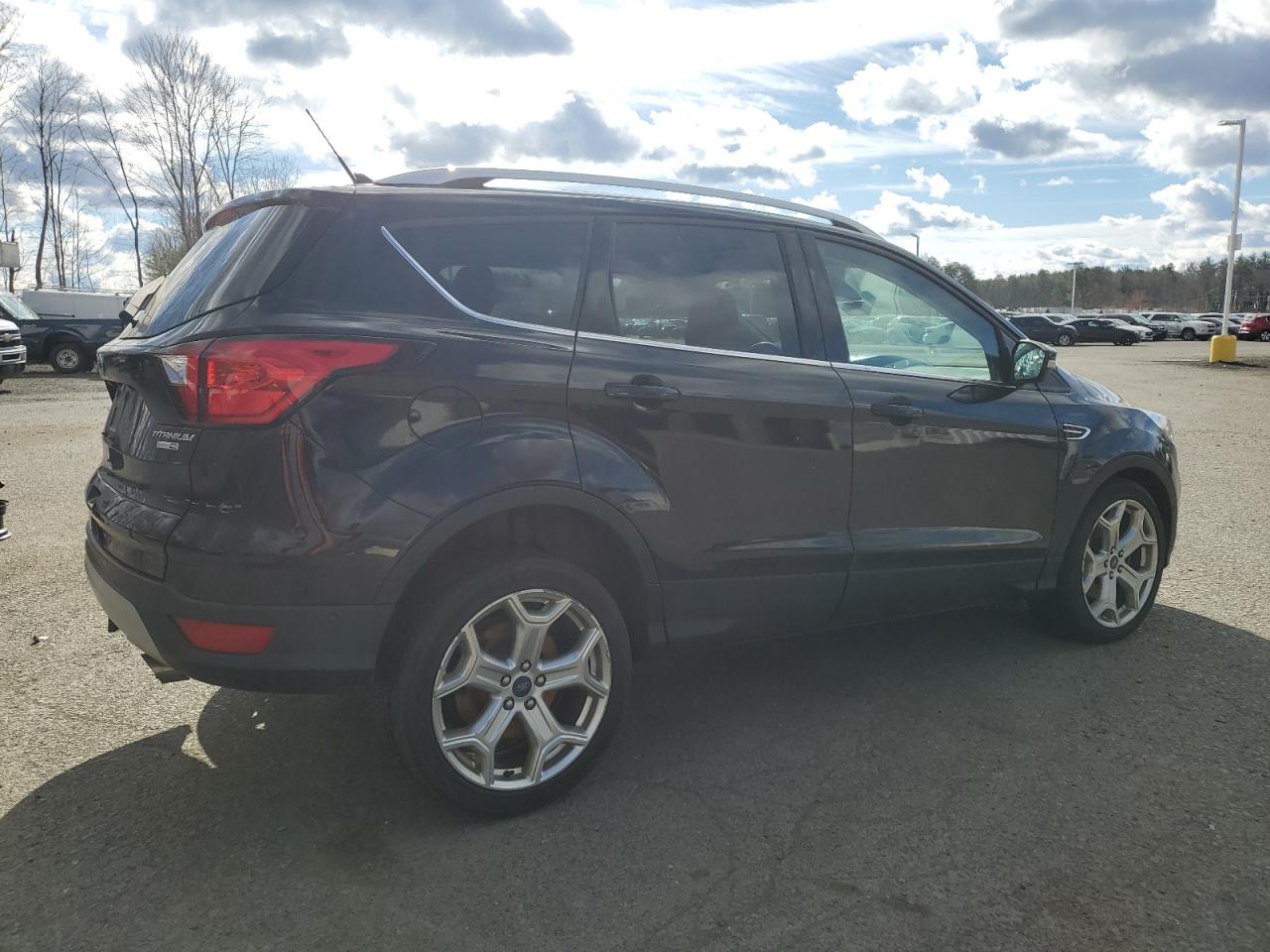 Photo 2 VIN: 1FMCU9J91KUB41668 - FORD ESCAPE 