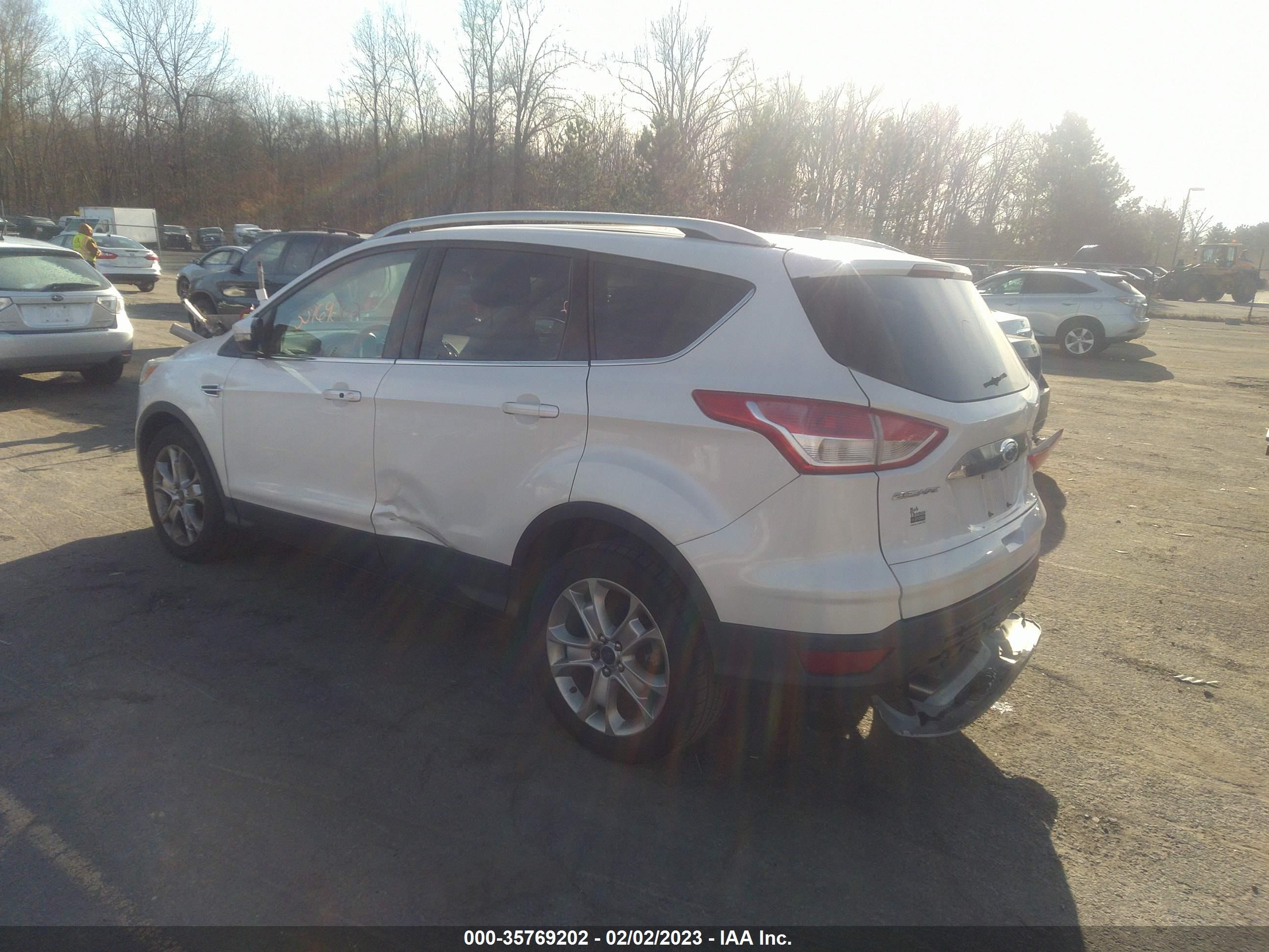 Photo 2 VIN: 1FMCU9J92GUB84293 - FORD ESCAPE 