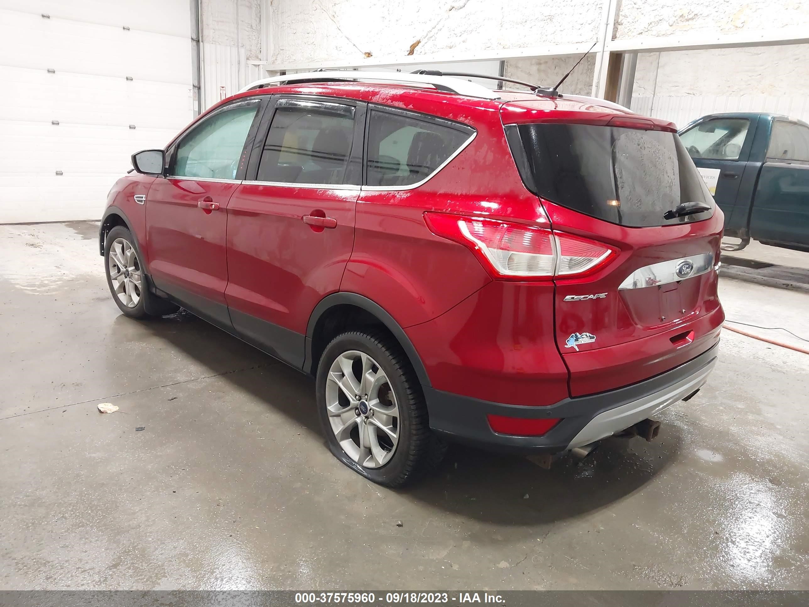 Photo 2 VIN: 1FMCU9J93FUA47328 - FORD ESCAPE 