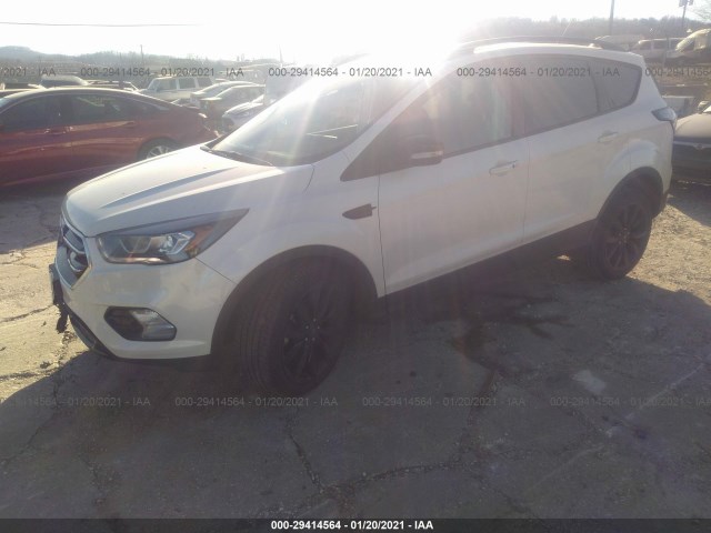 Photo 1 VIN: 1FMCU9J93HUC18629 - FORD ESCAPE 