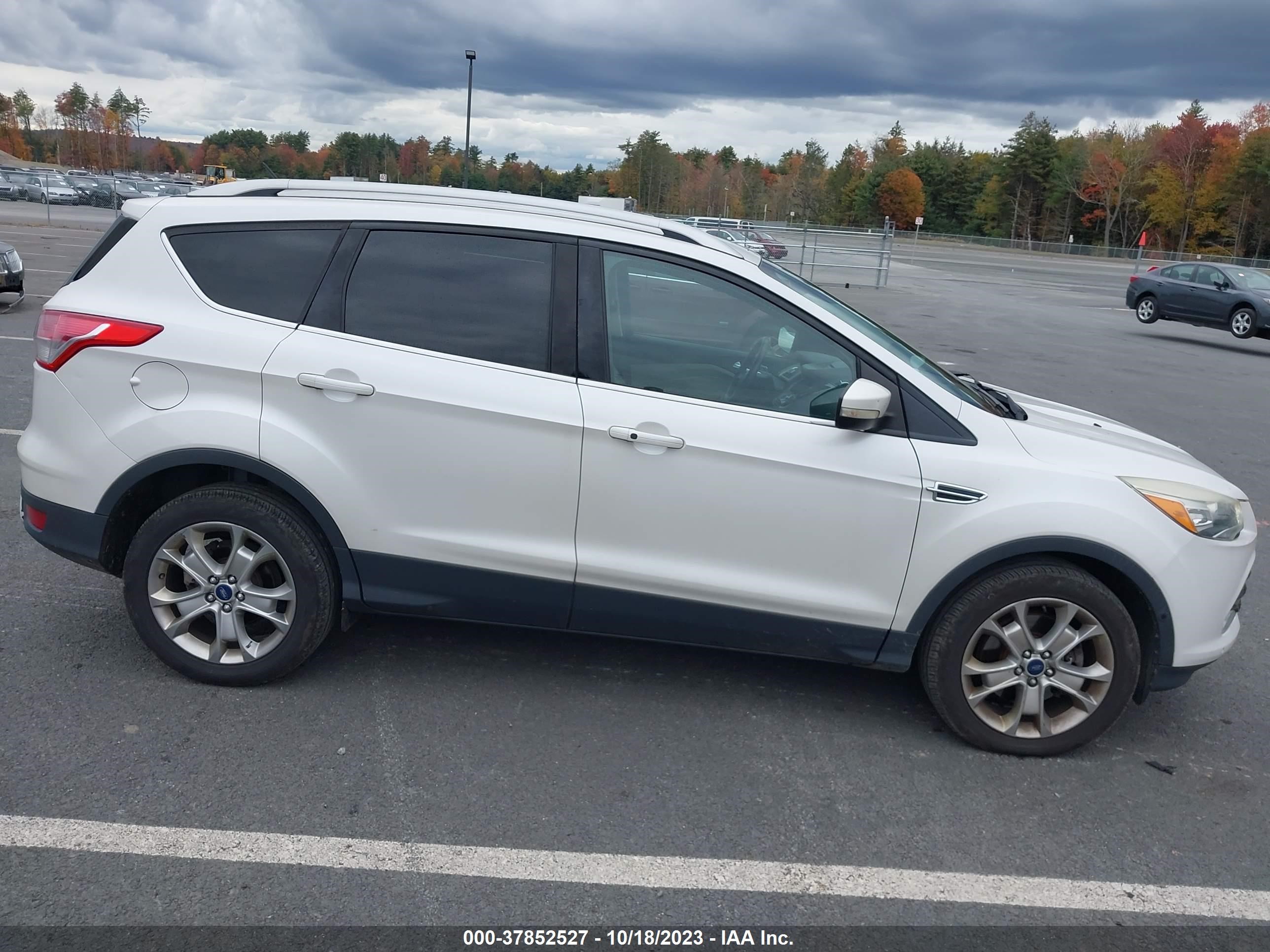 Photo 12 VIN: 1FMCU9J94FUA14337 - FORD ESCAPE 