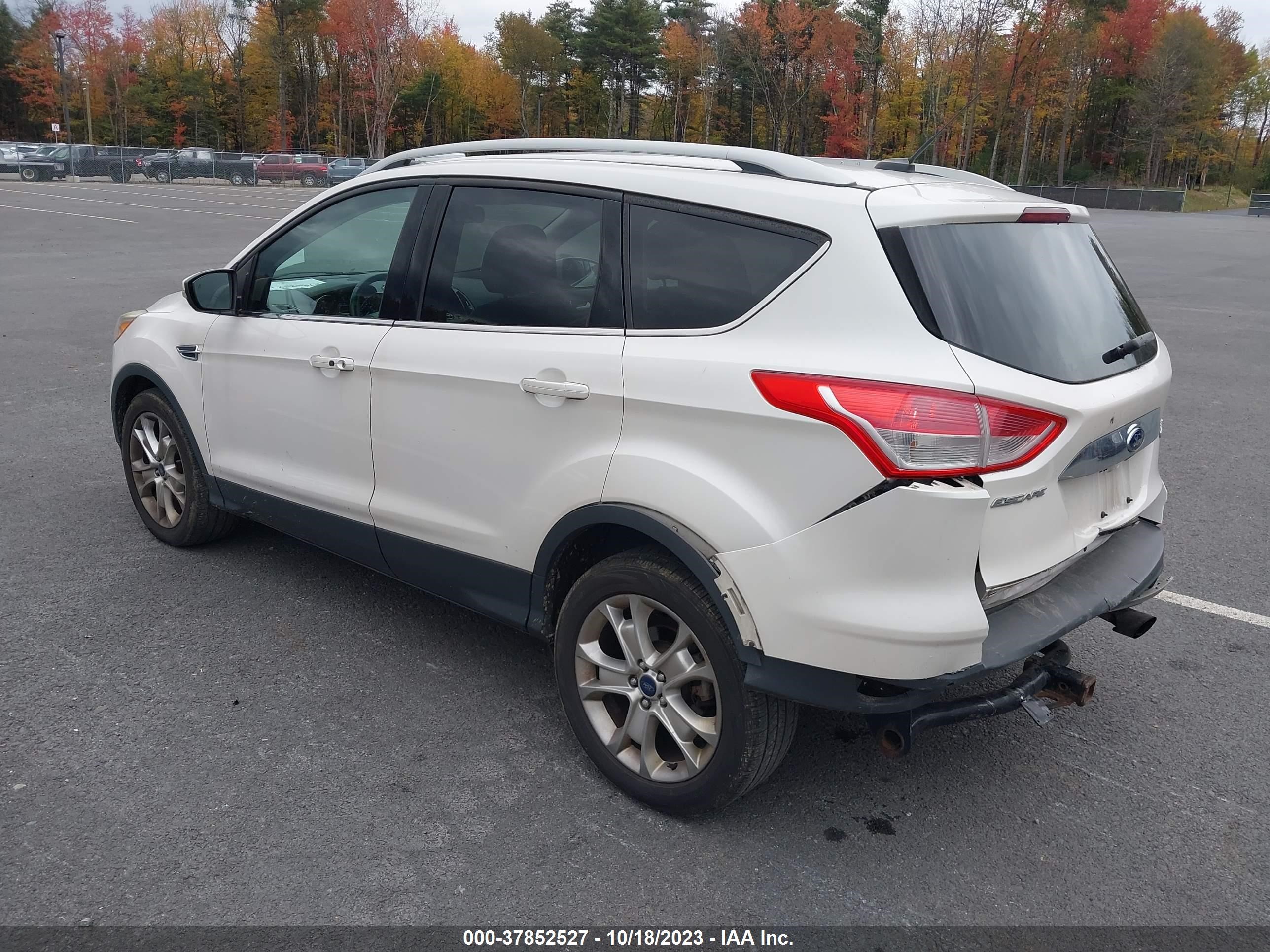 Photo 2 VIN: 1FMCU9J94FUA14337 - FORD ESCAPE 