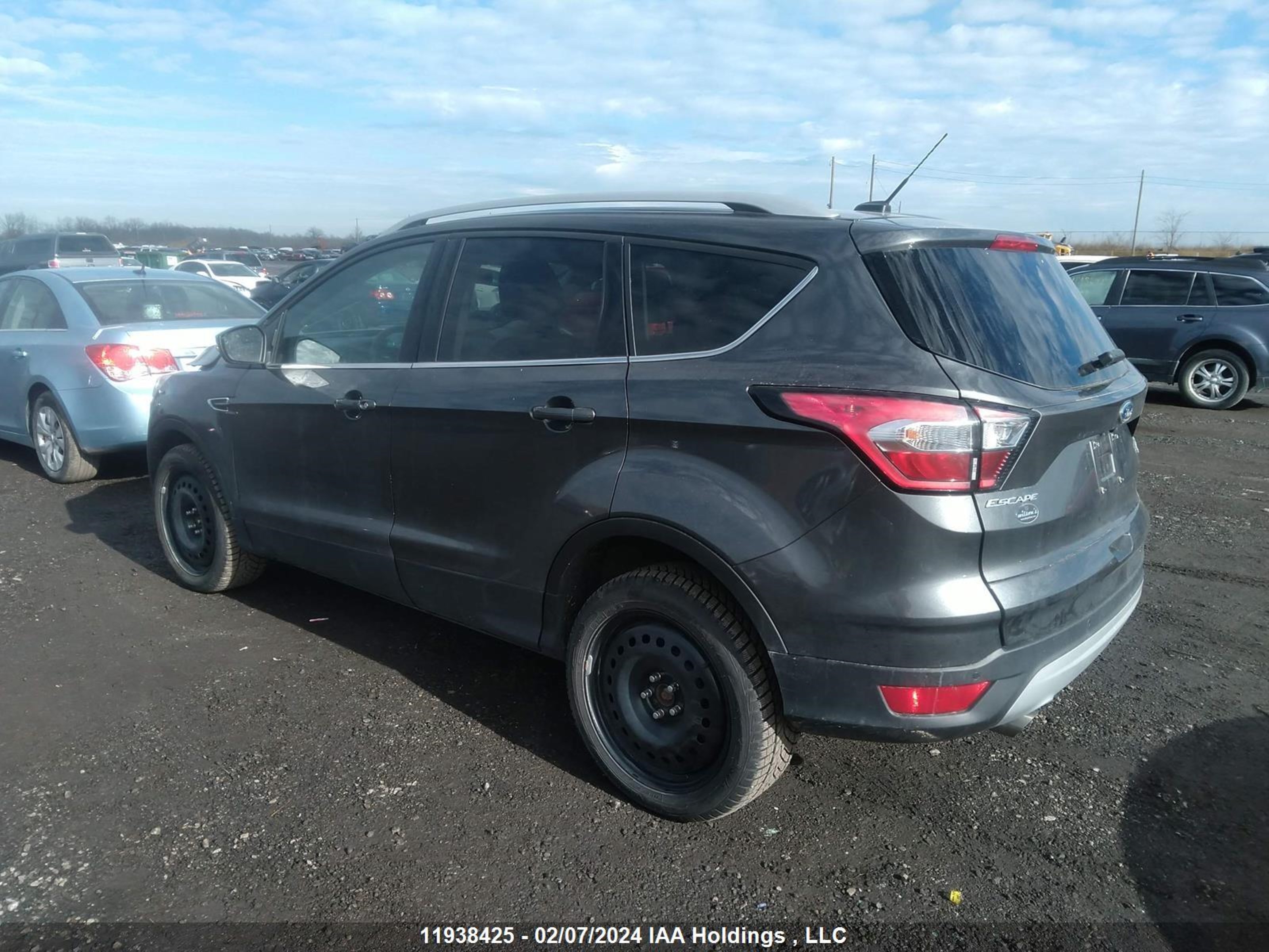 Photo 2 VIN: 1FMCU9J95HUD62389 - FORD ESCAPE 