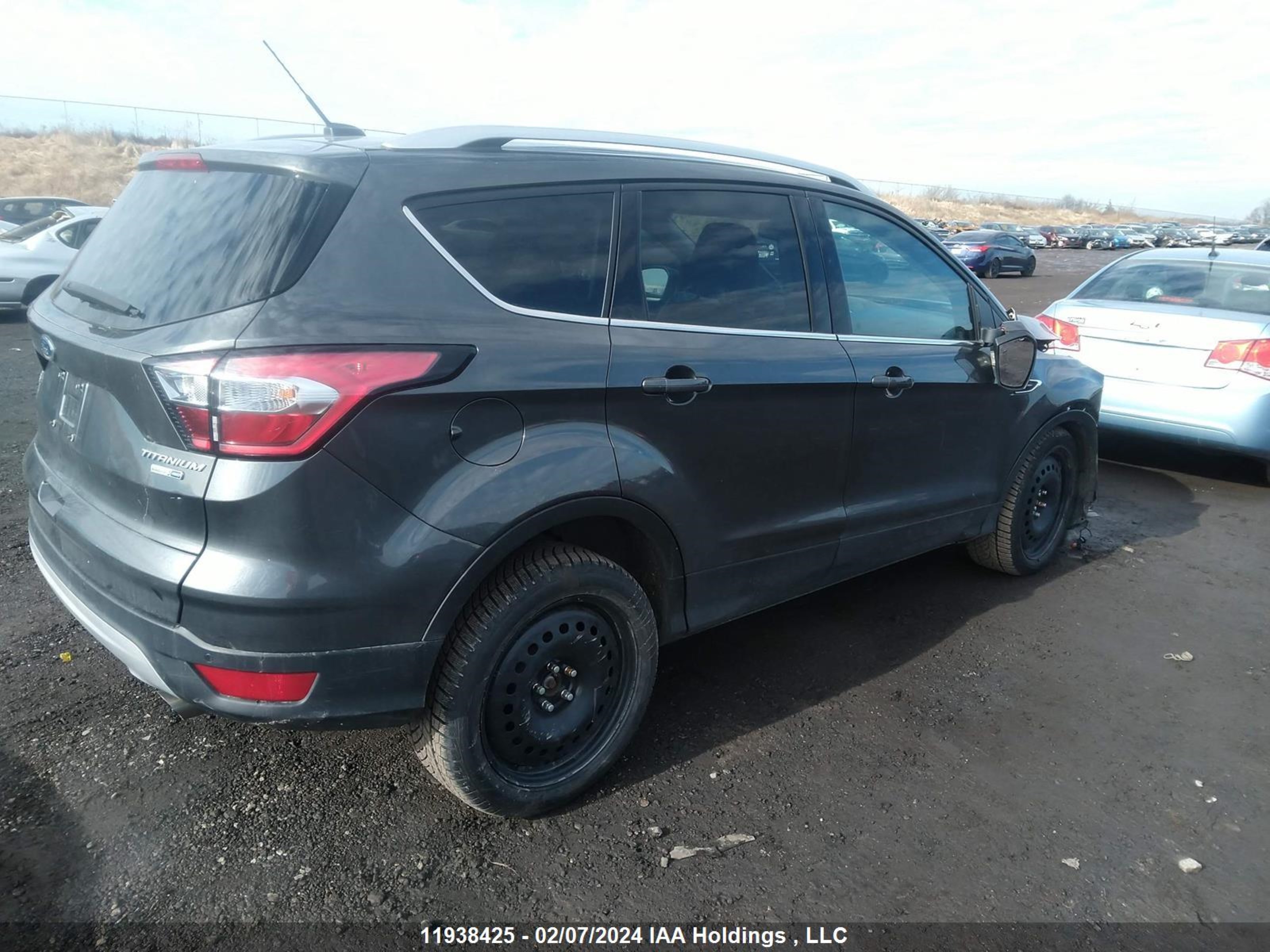 Photo 3 VIN: 1FMCU9J95HUD62389 - FORD ESCAPE 