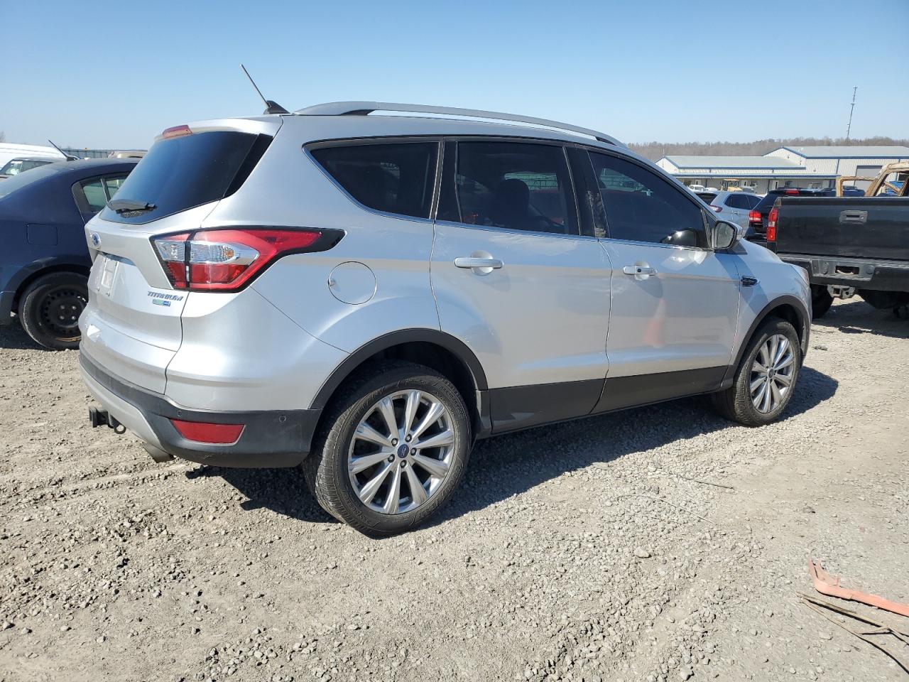 Photo 2 VIN: 1FMCU9J95JUA70604 - FORD ESCAPE 