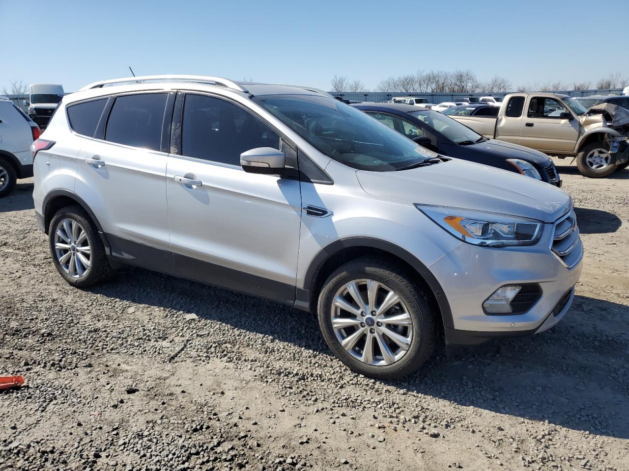 Photo 3 VIN: 1FMCU9J95JUA70604 - FORD ESCAPE 