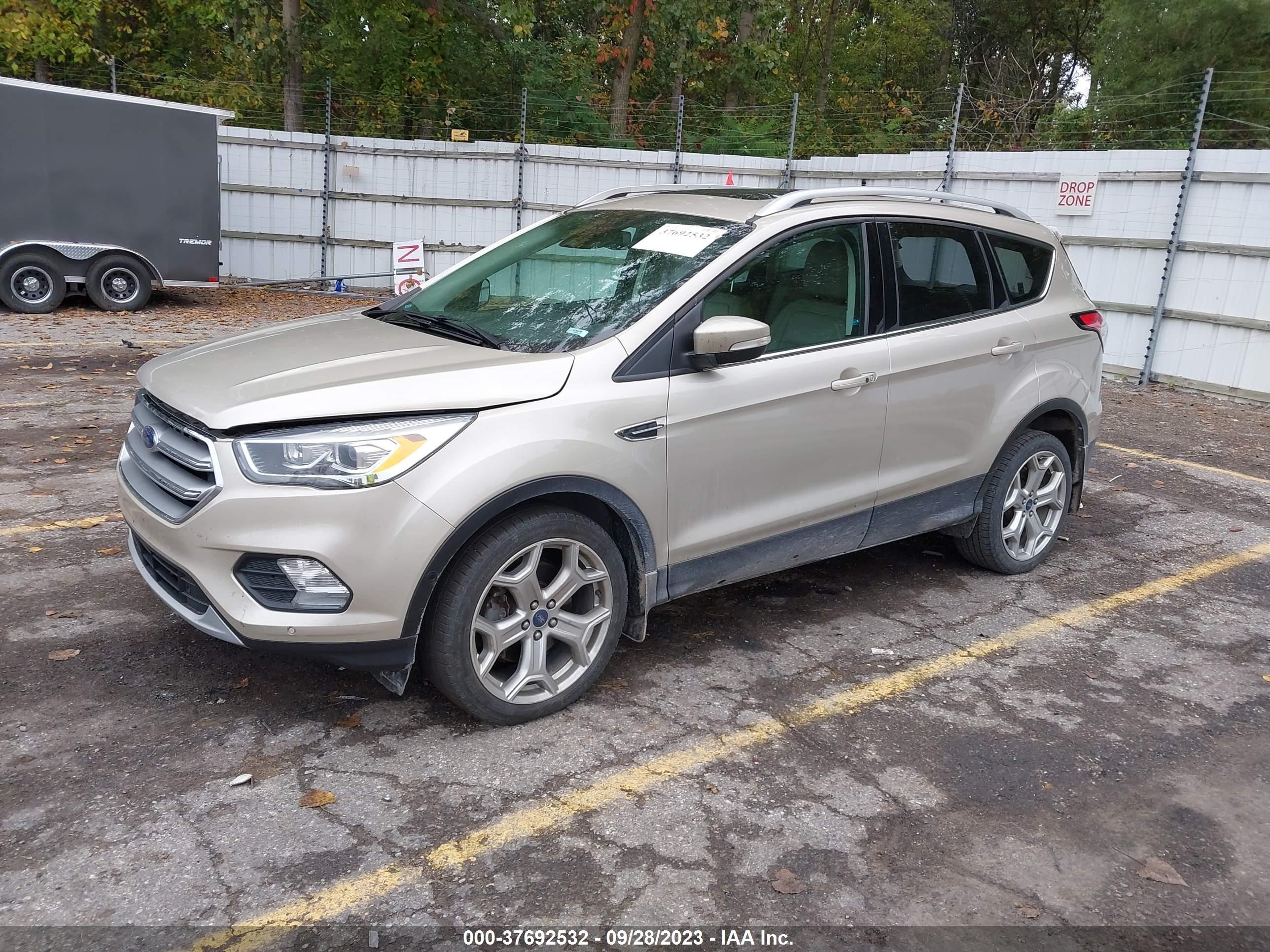 Photo 1 VIN: 1FMCU9J96HUE87966 - FORD ESCAPE 