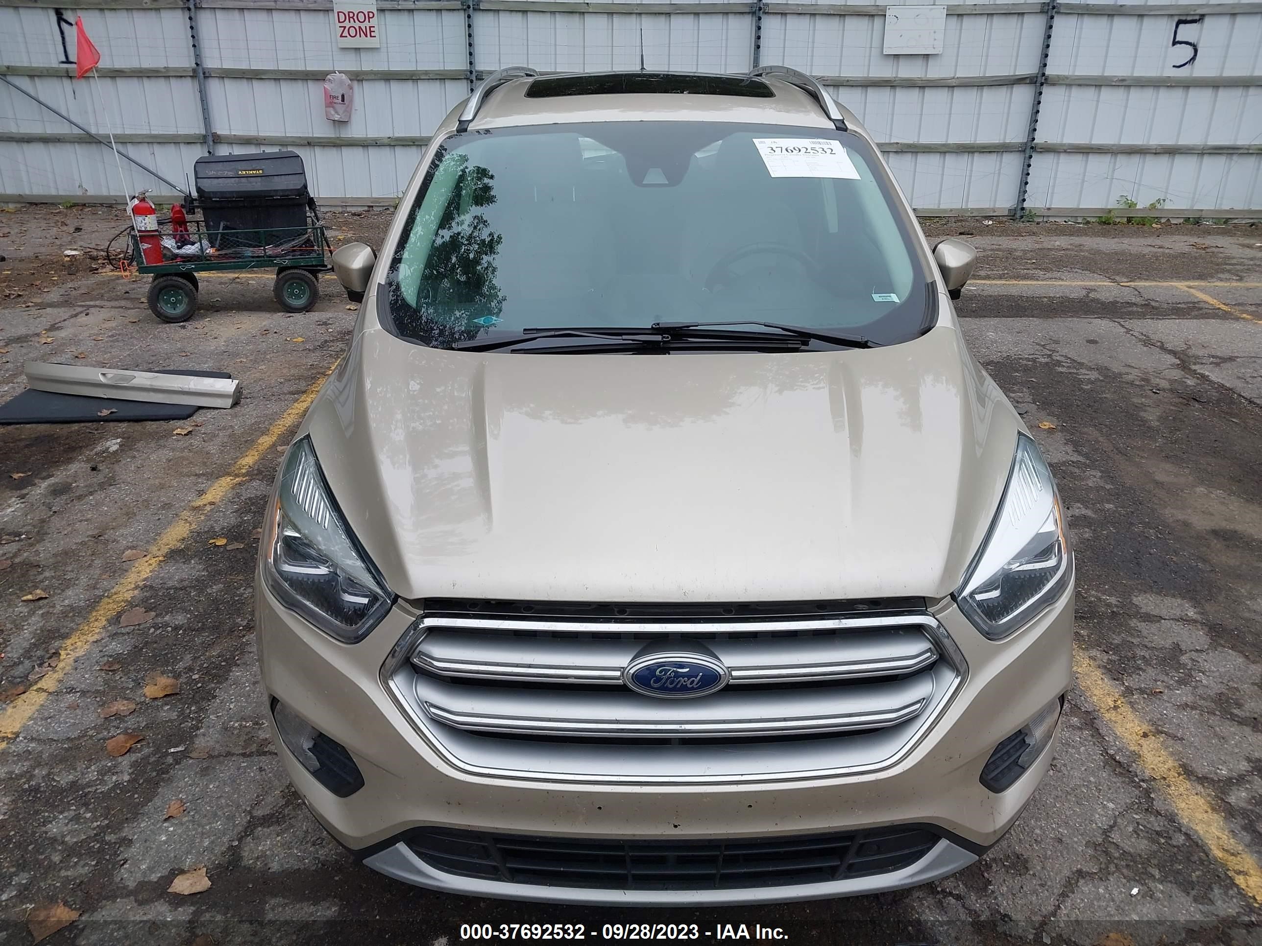 Photo 12 VIN: 1FMCU9J96HUE87966 - FORD ESCAPE 