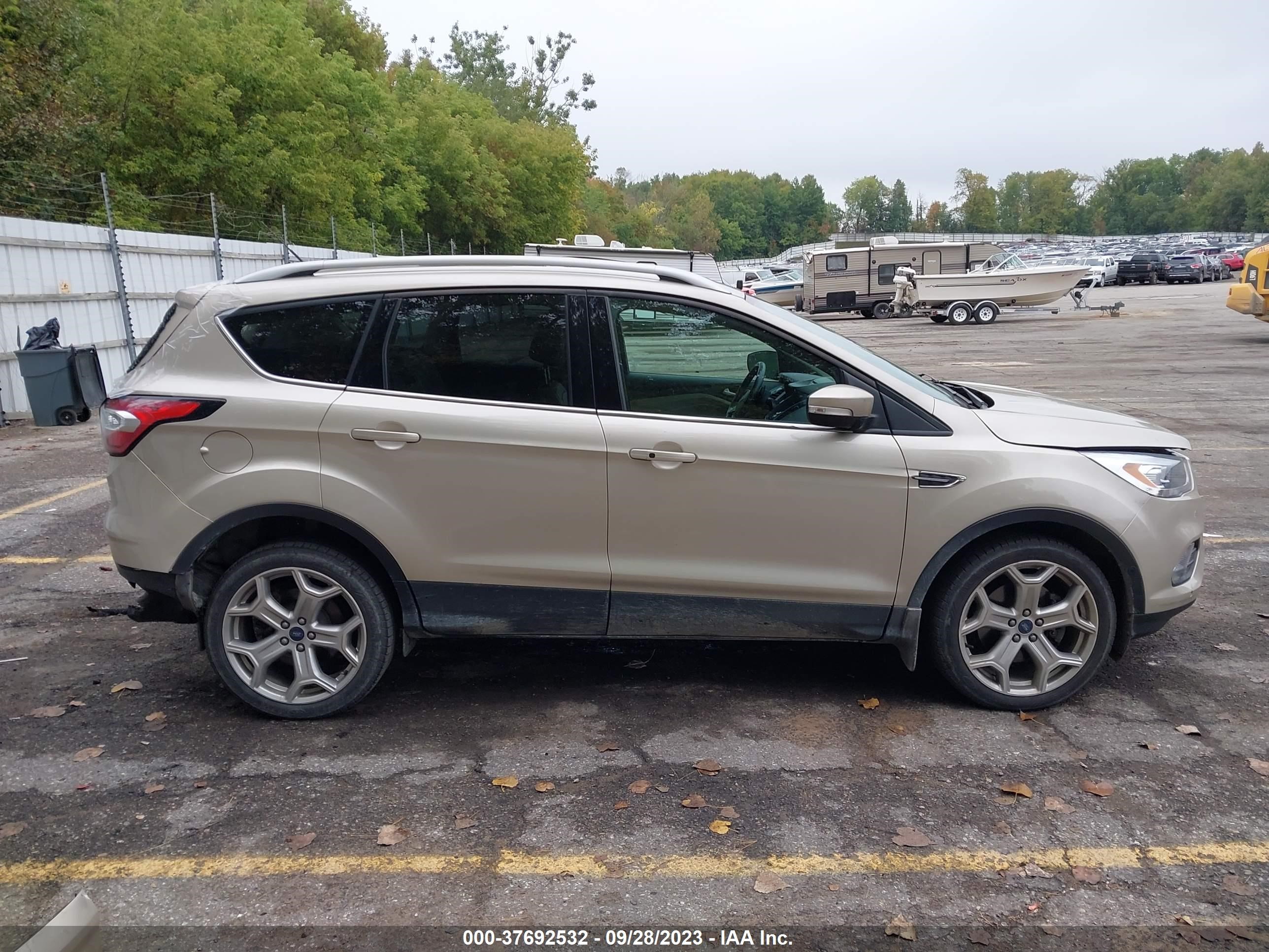 Photo 13 VIN: 1FMCU9J96HUE87966 - FORD ESCAPE 