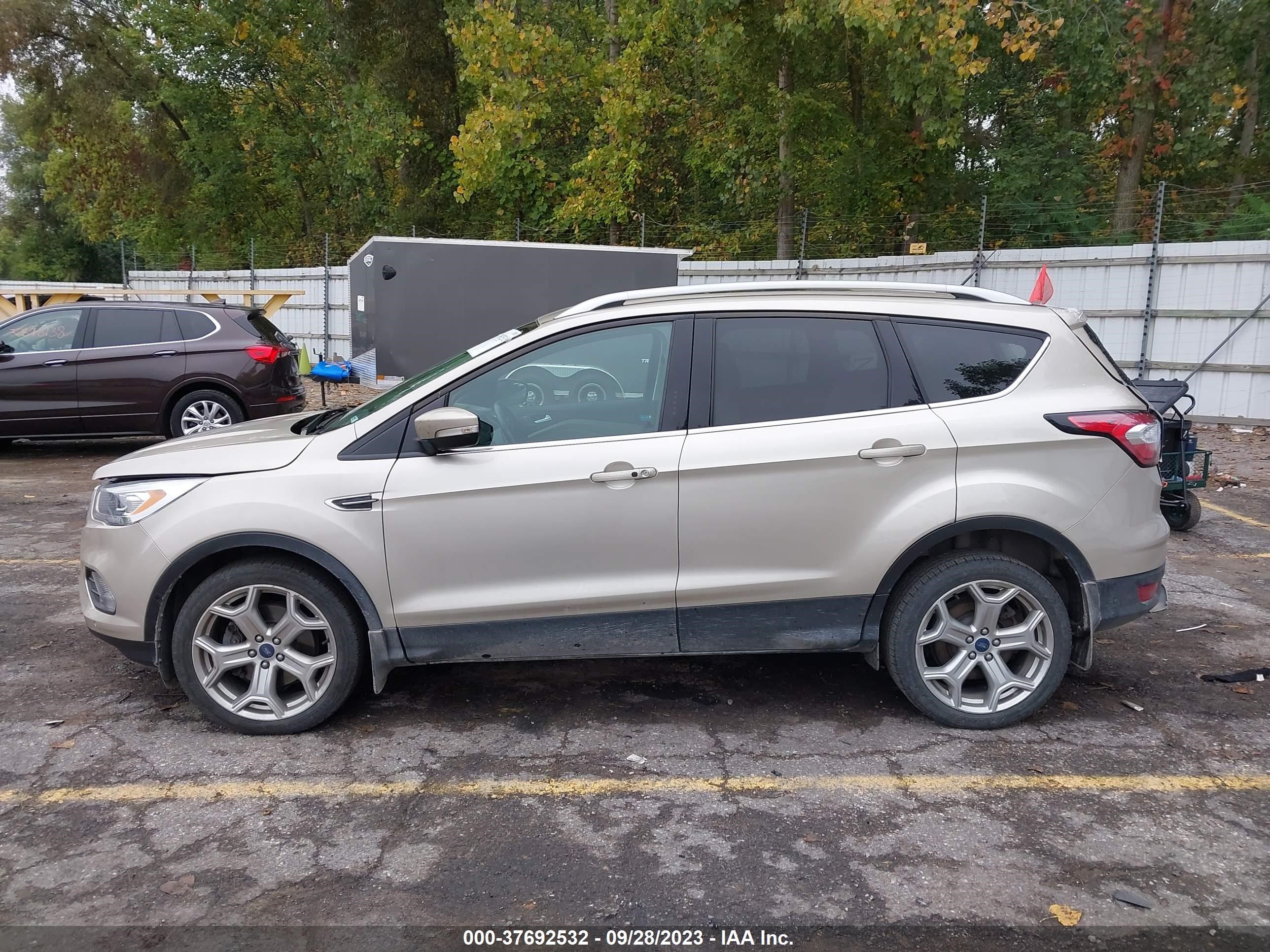 Photo 14 VIN: 1FMCU9J96HUE87966 - FORD ESCAPE 