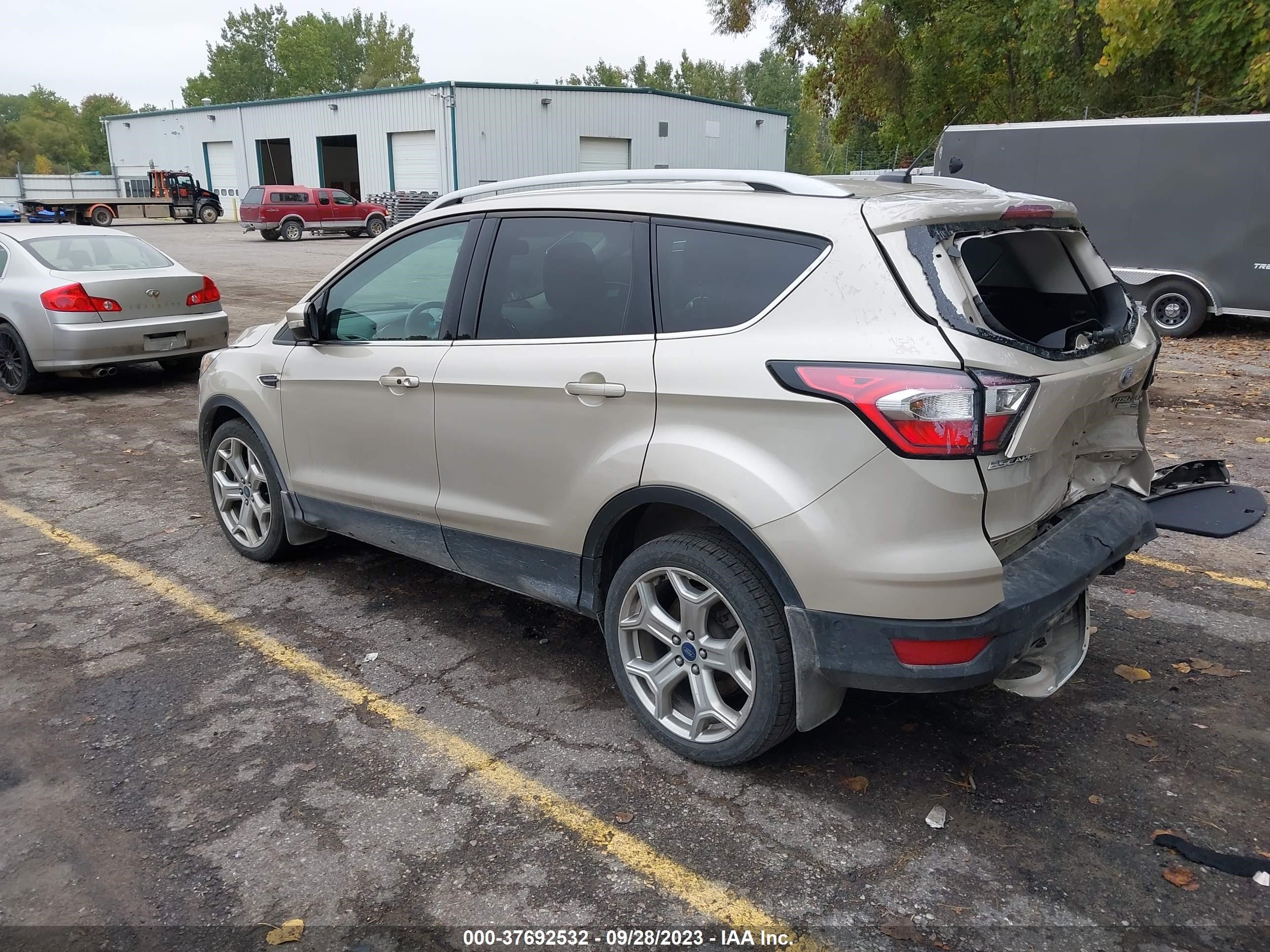 Photo 2 VIN: 1FMCU9J96HUE87966 - FORD ESCAPE 