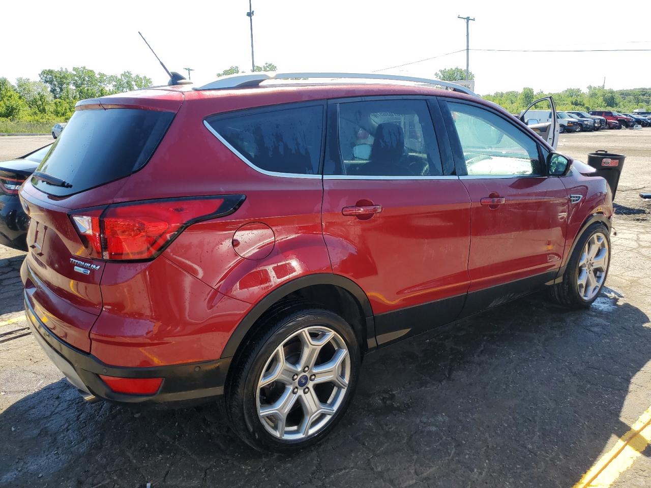 Photo 2 VIN: 1FMCU9J96KUB53346 - FORD ESCAPE 