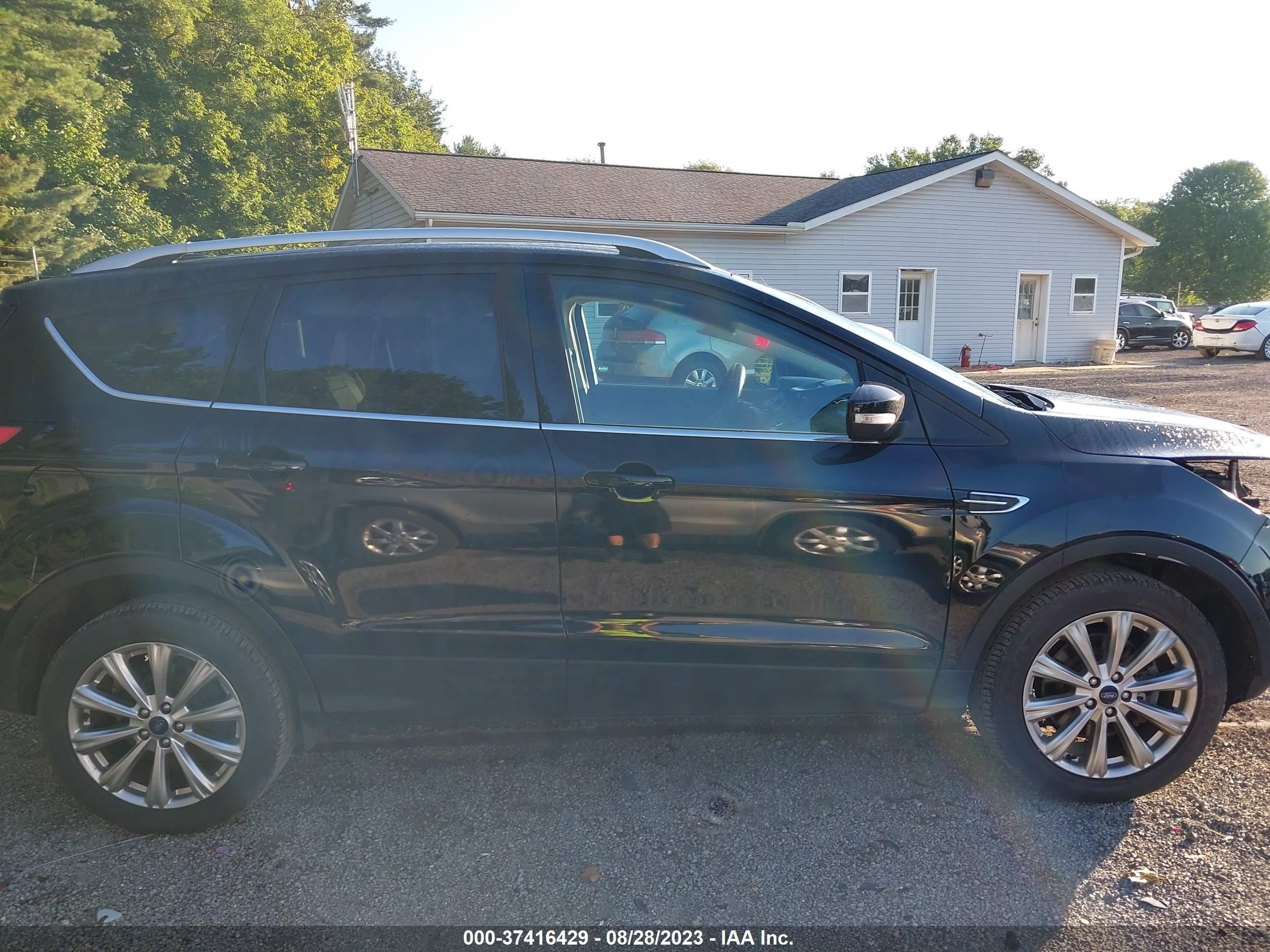 Photo 13 VIN: 1FMCU9J97HUE32149 - FORD ESCAPE 