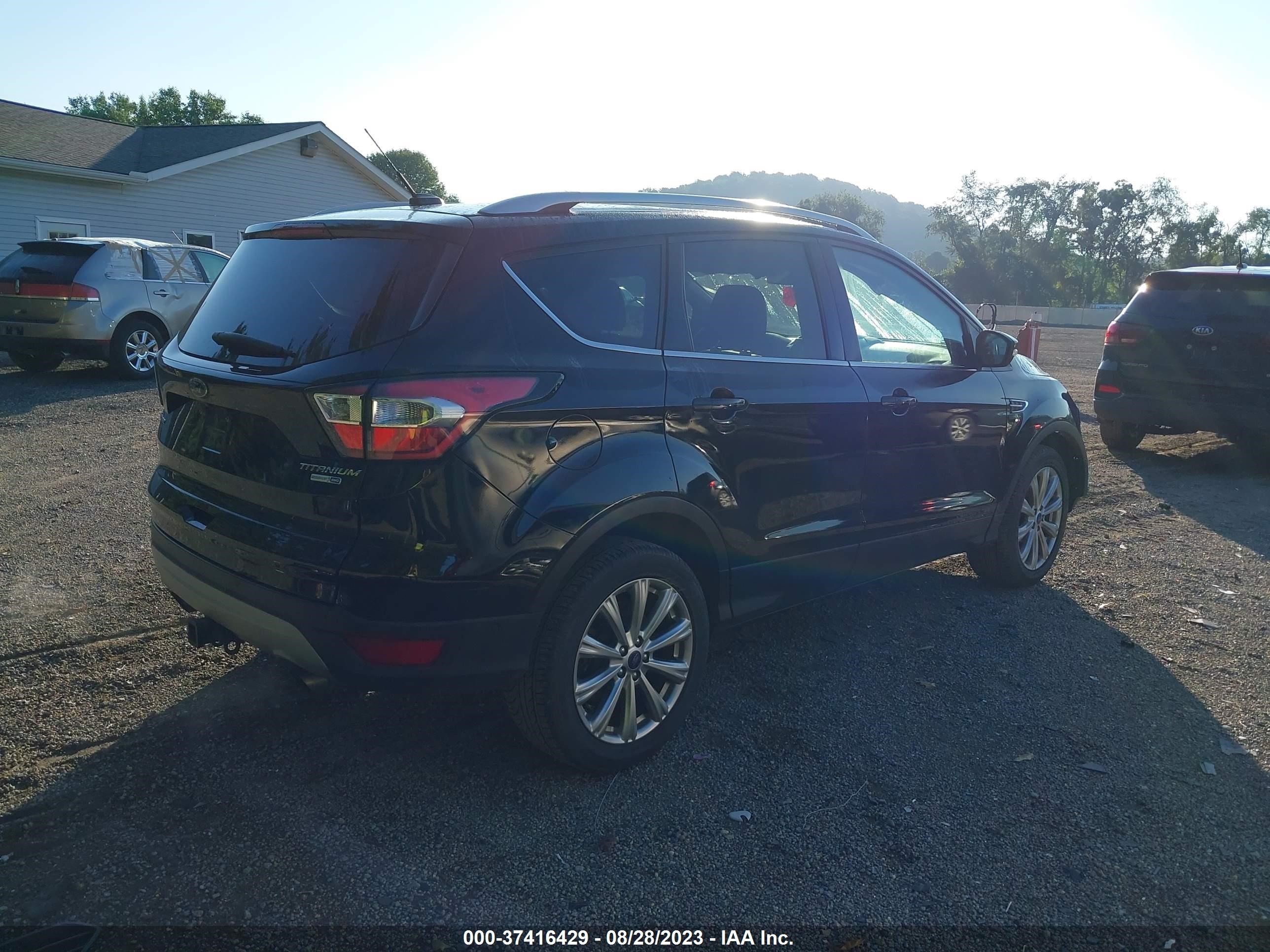 Photo 3 VIN: 1FMCU9J97HUE32149 - FORD ESCAPE 